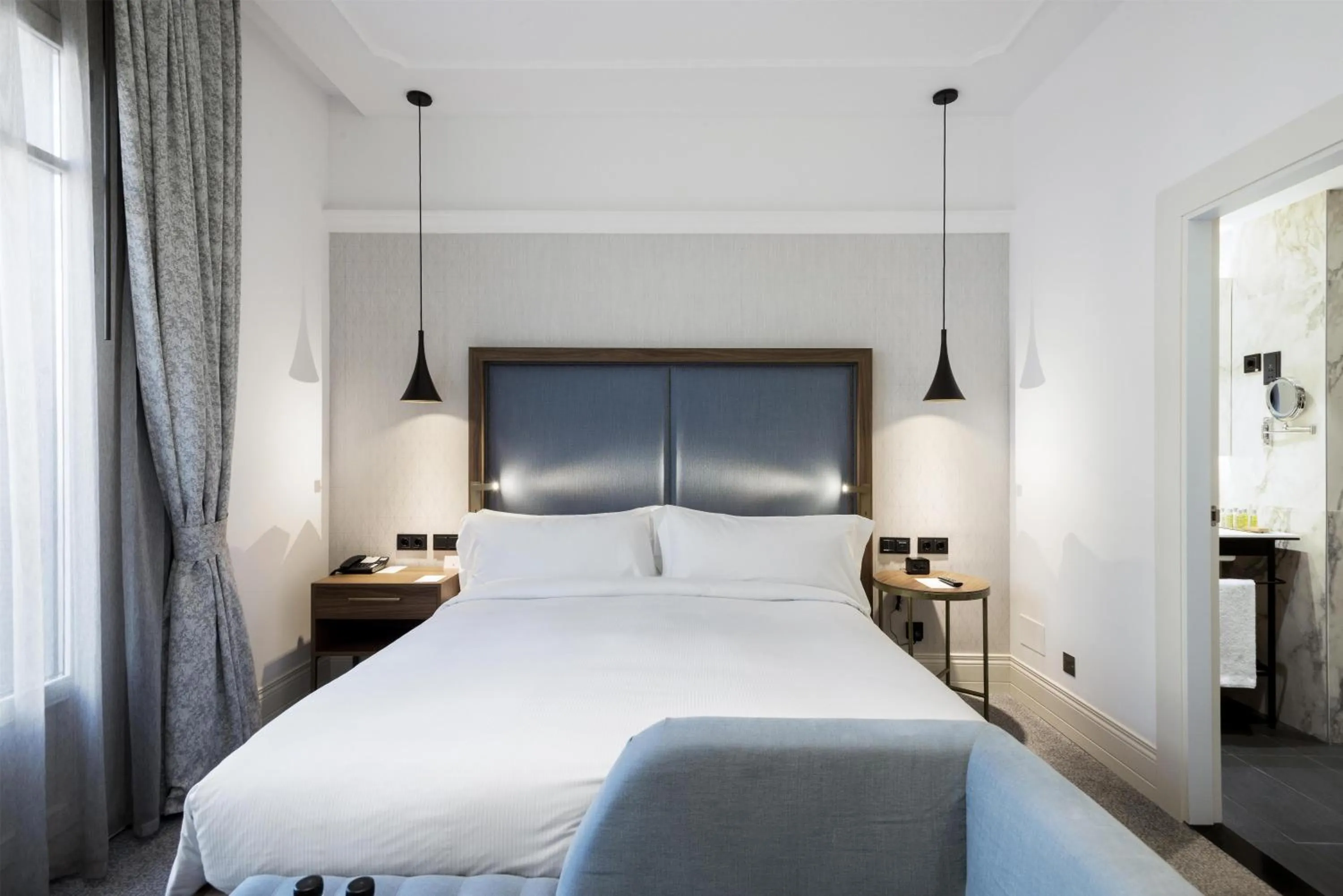 Bed in DoubleTree by Hilton Madrid-Prado