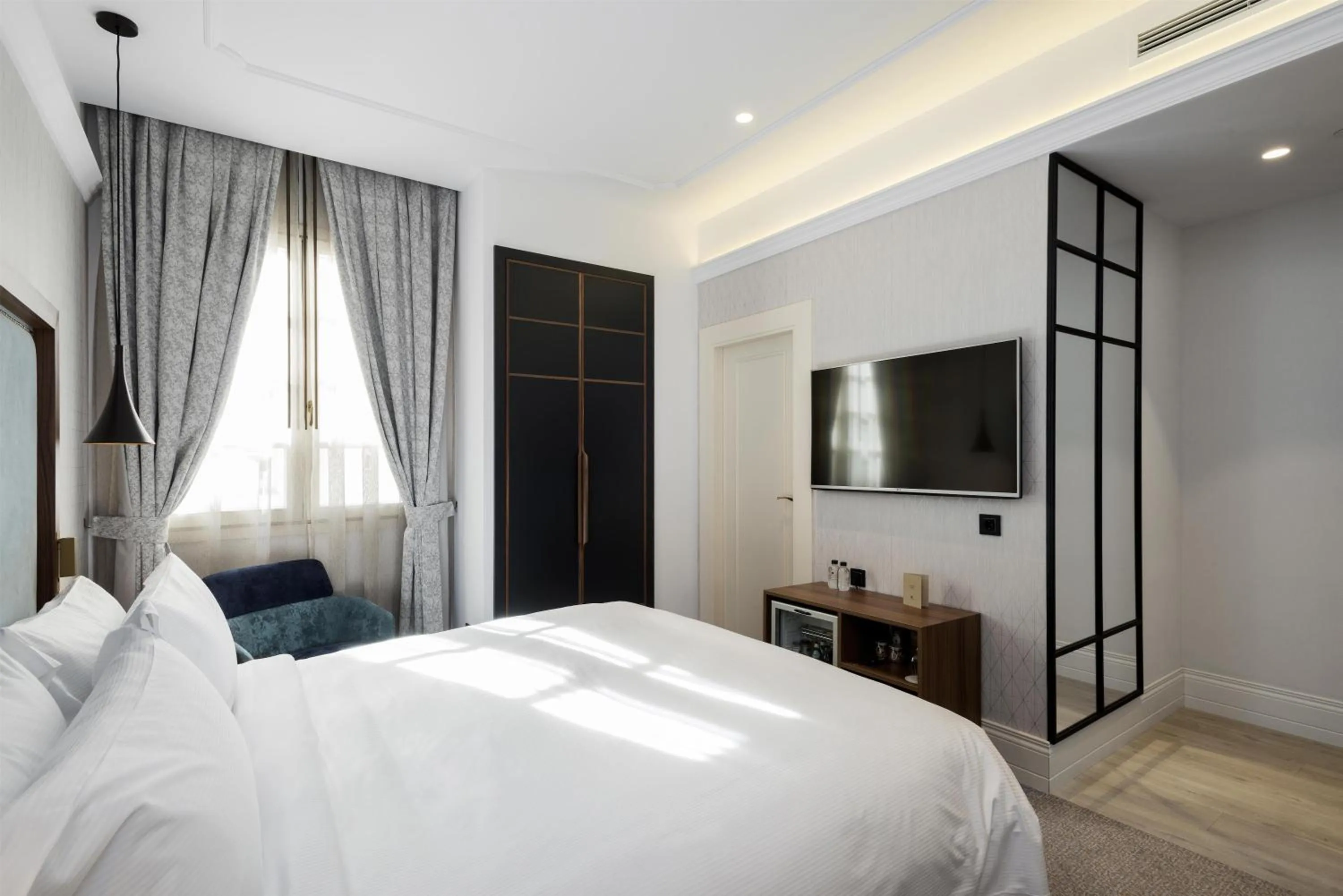 Bed in DoubleTree by Hilton Madrid-Prado