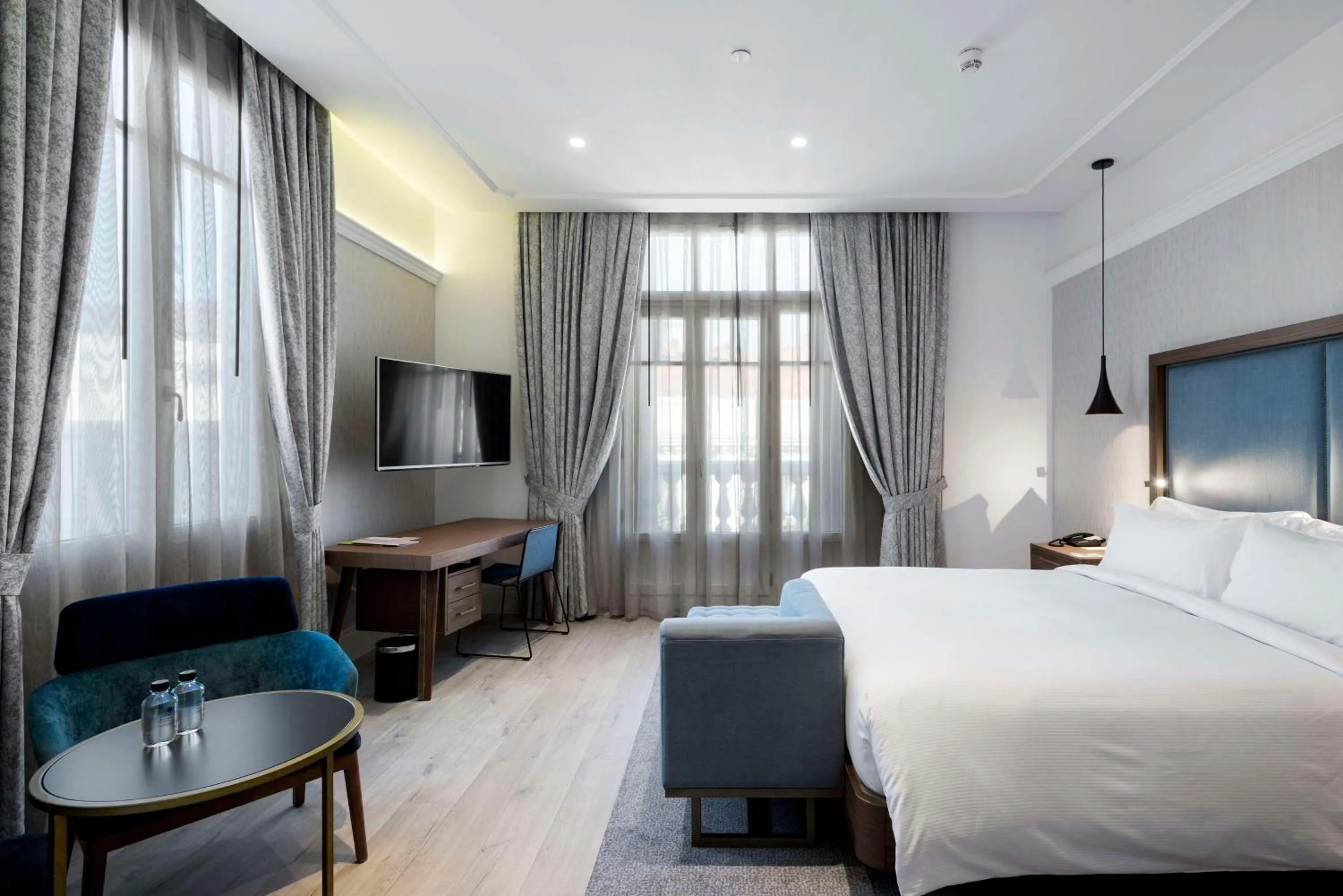 Bed in DoubleTree by Hilton Madrid-Prado