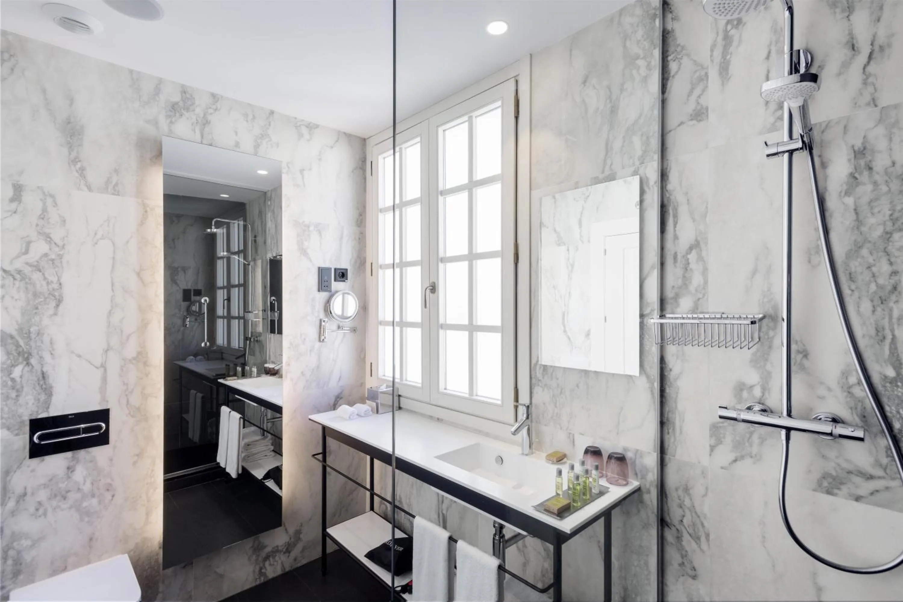 Bathroom in DoubleTree by Hilton Madrid-Prado