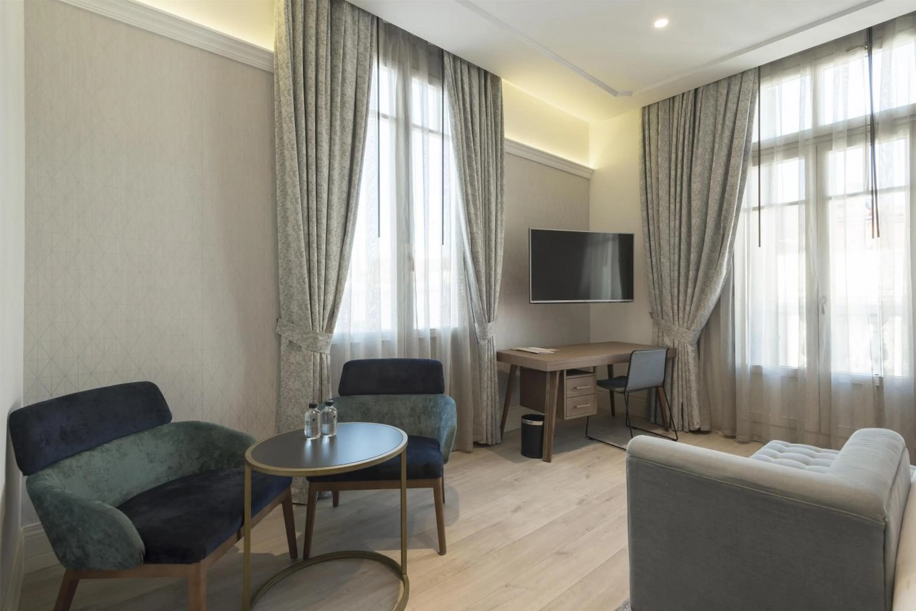 Living room in DoubleTree by Hilton Madrid-Prado