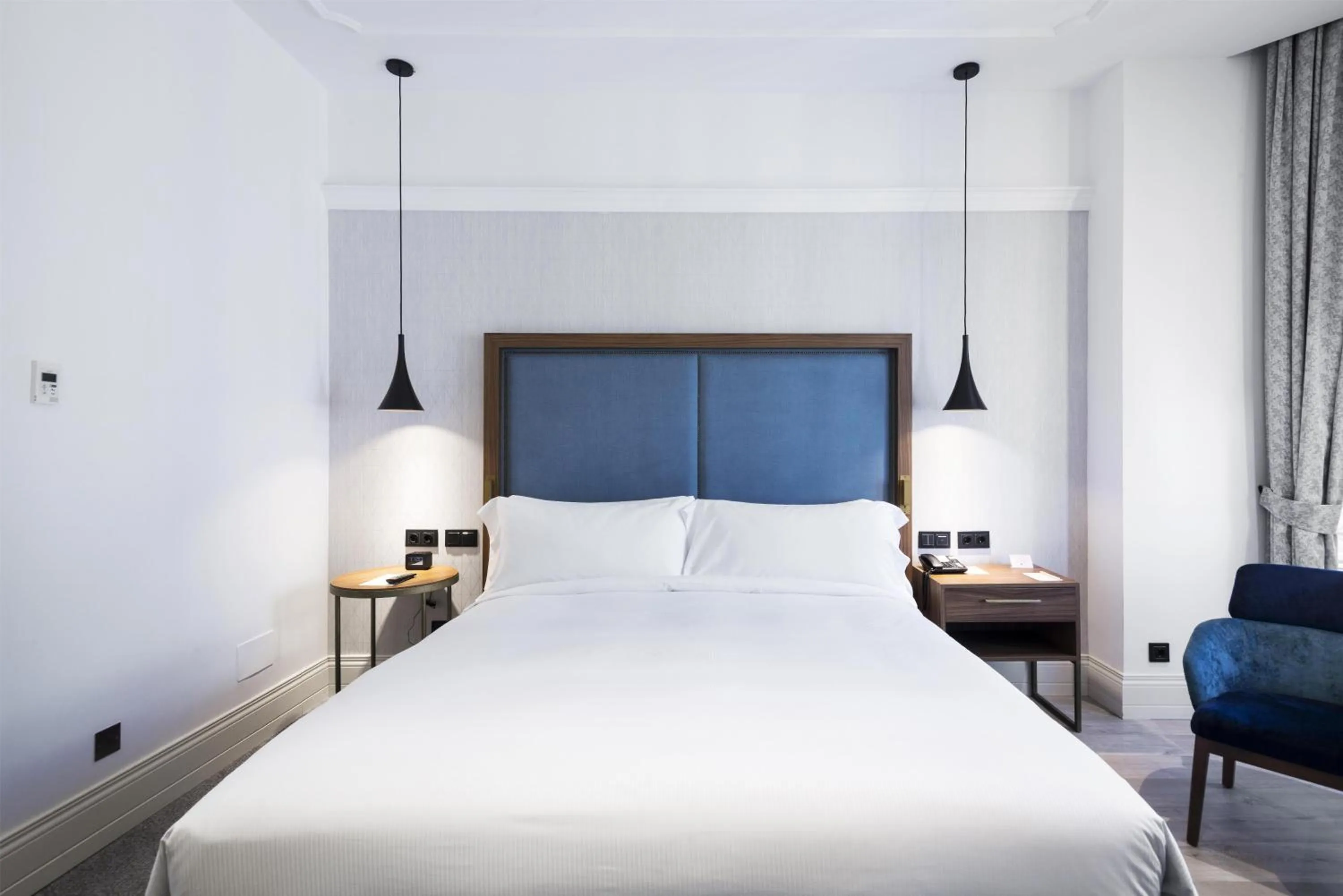 Bed in DoubleTree by Hilton Madrid-Prado