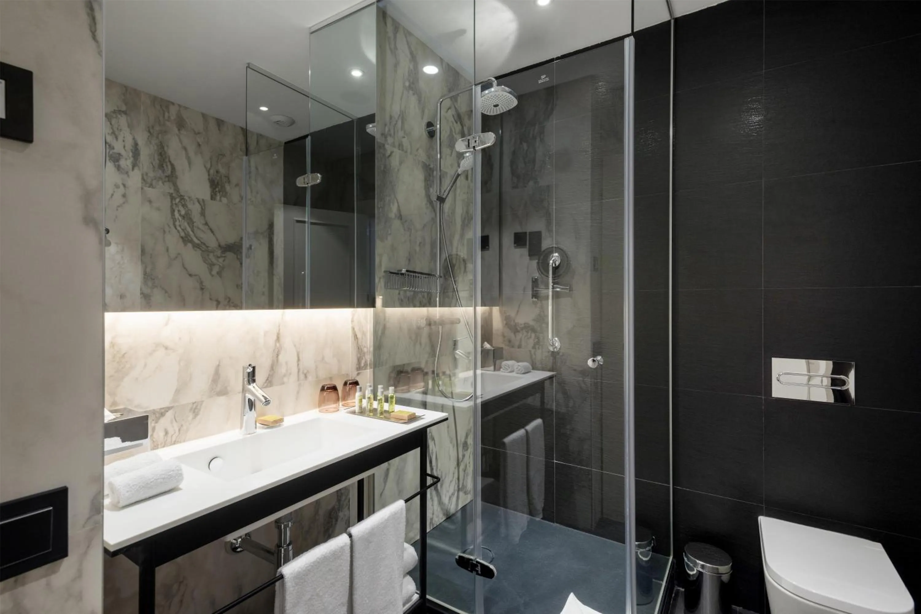 Bathroom in DoubleTree by Hilton Madrid-Prado