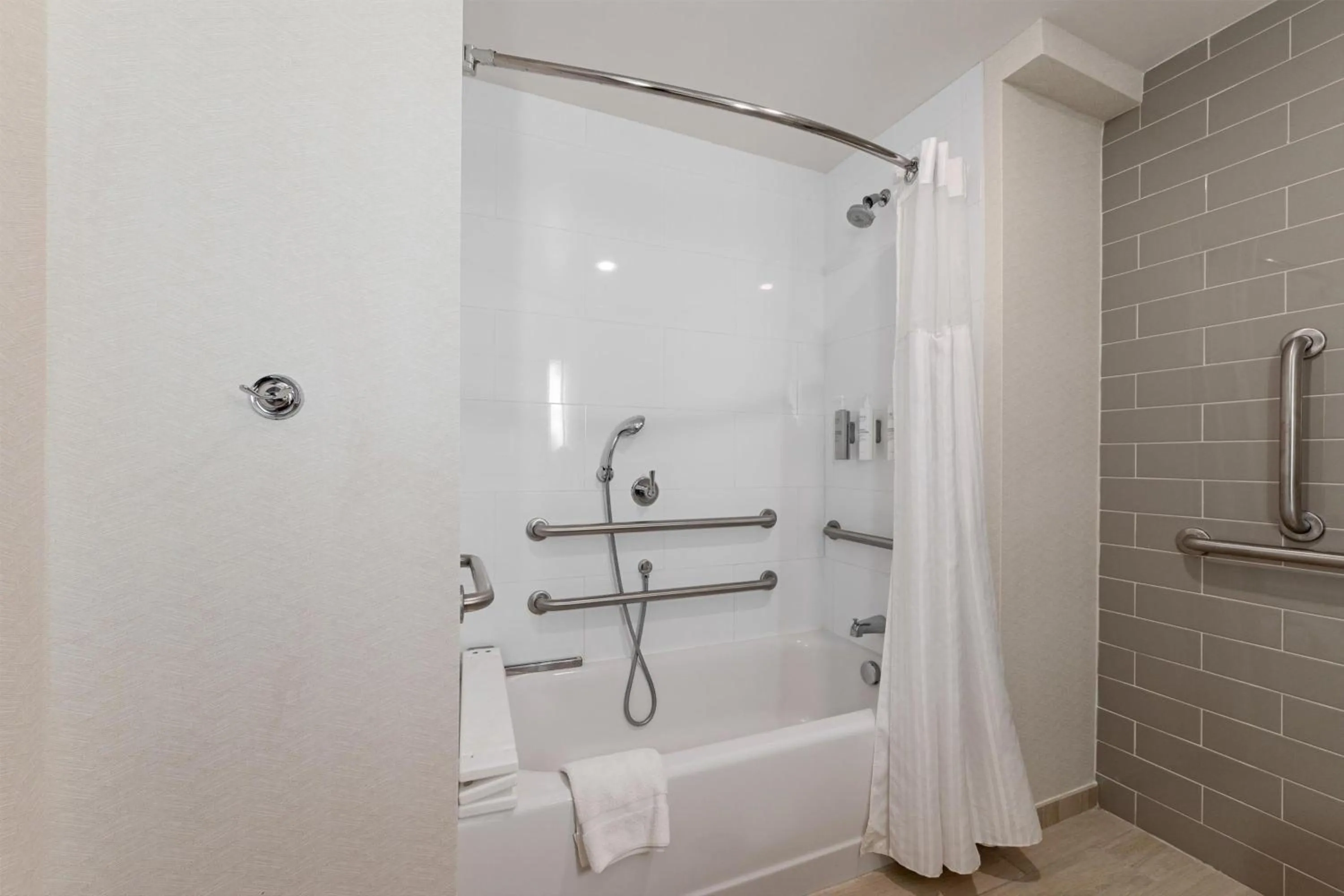 Bathroom in Hilton Garden Inn Martinsburg