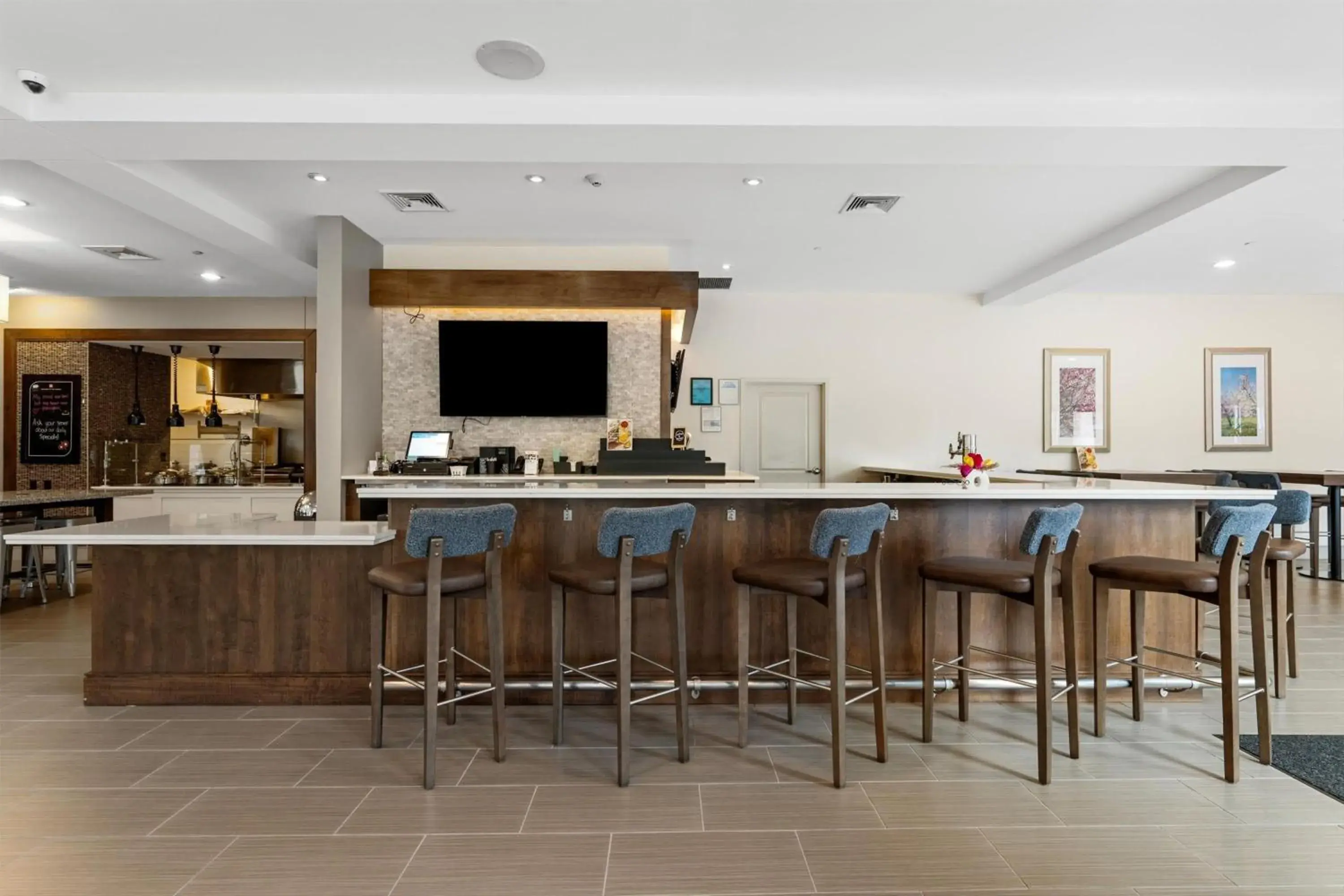 Lounge or bar in Hilton Garden Inn Martinsburg Lounge or bar in Hilton Garden Inn Martinsburg