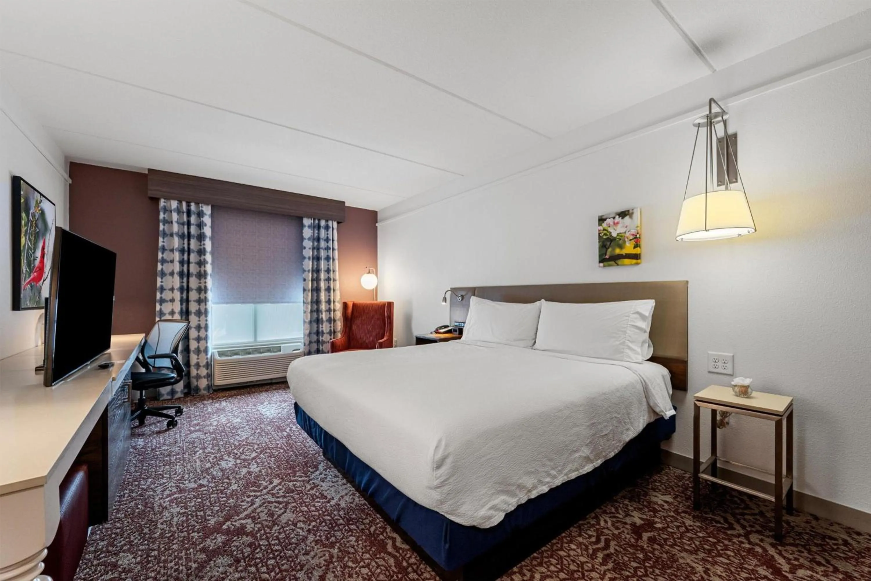 Bed in Hilton Garden Inn Martinsburg