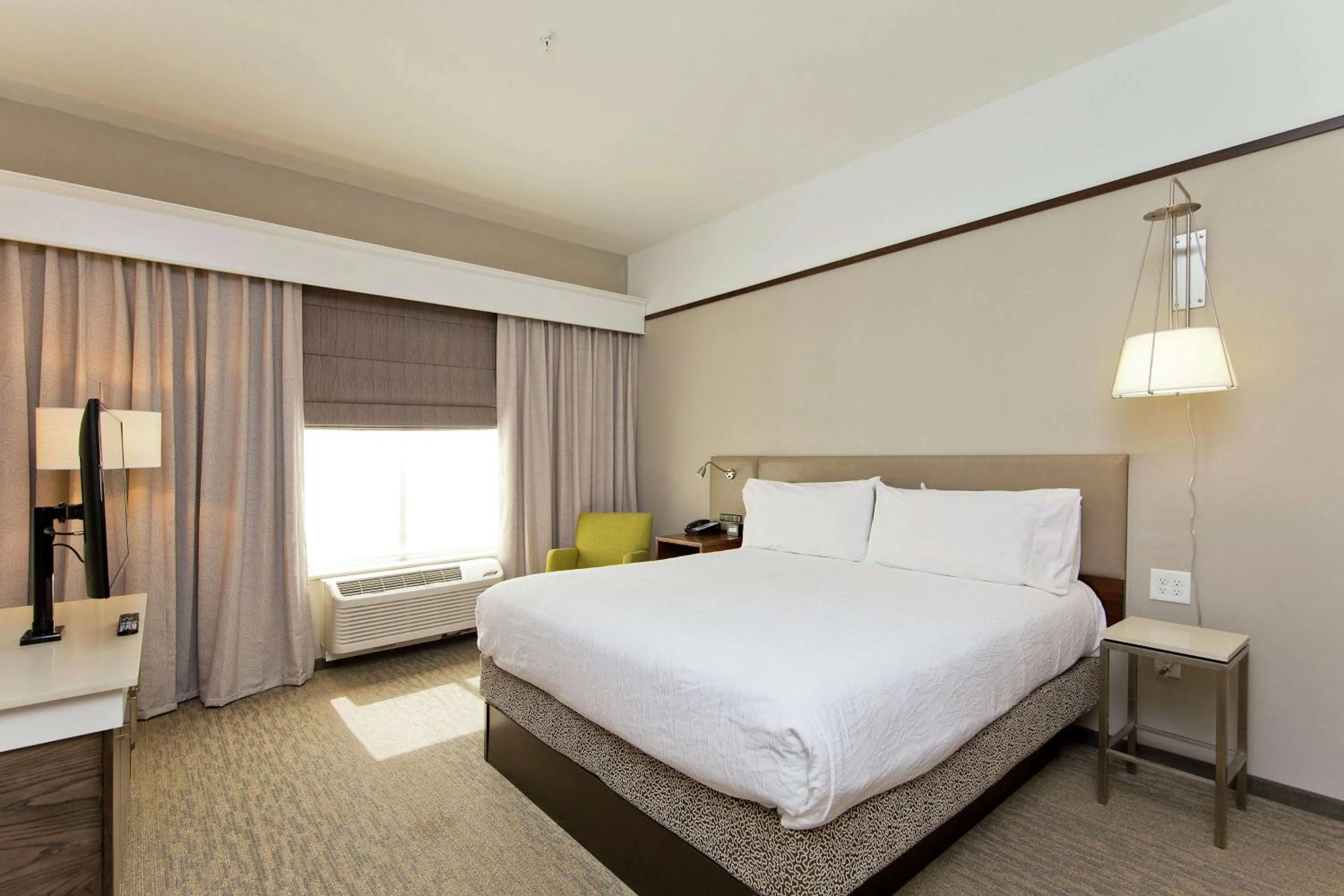 Bedroom, Bed in Hilton Garden Inn Martinsburg