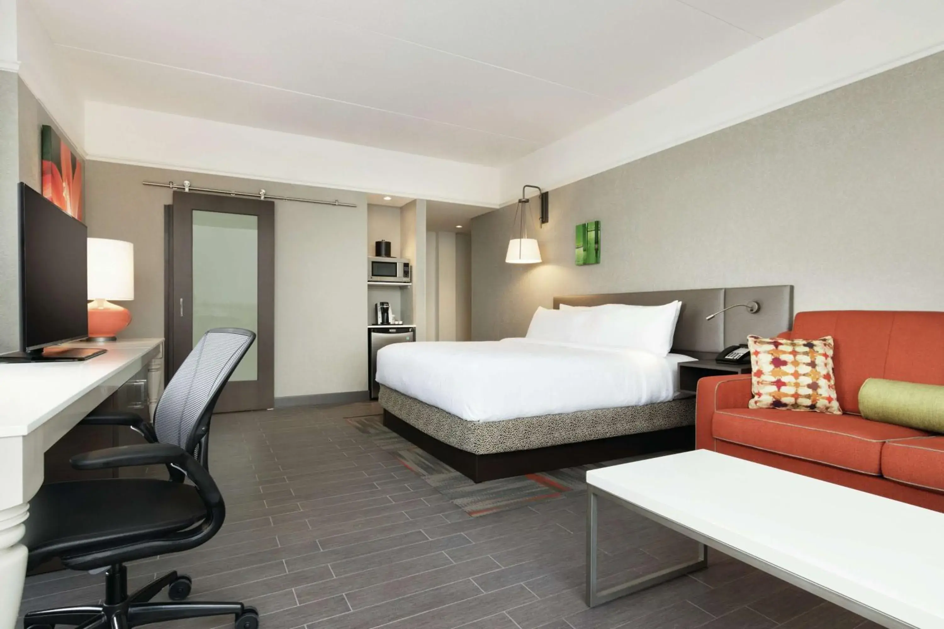 Bedroom, Bed in Hilton Garden Inn Calgary Downtown Bedroom, Bed in Hilton Garden Inn Calgary Downtown