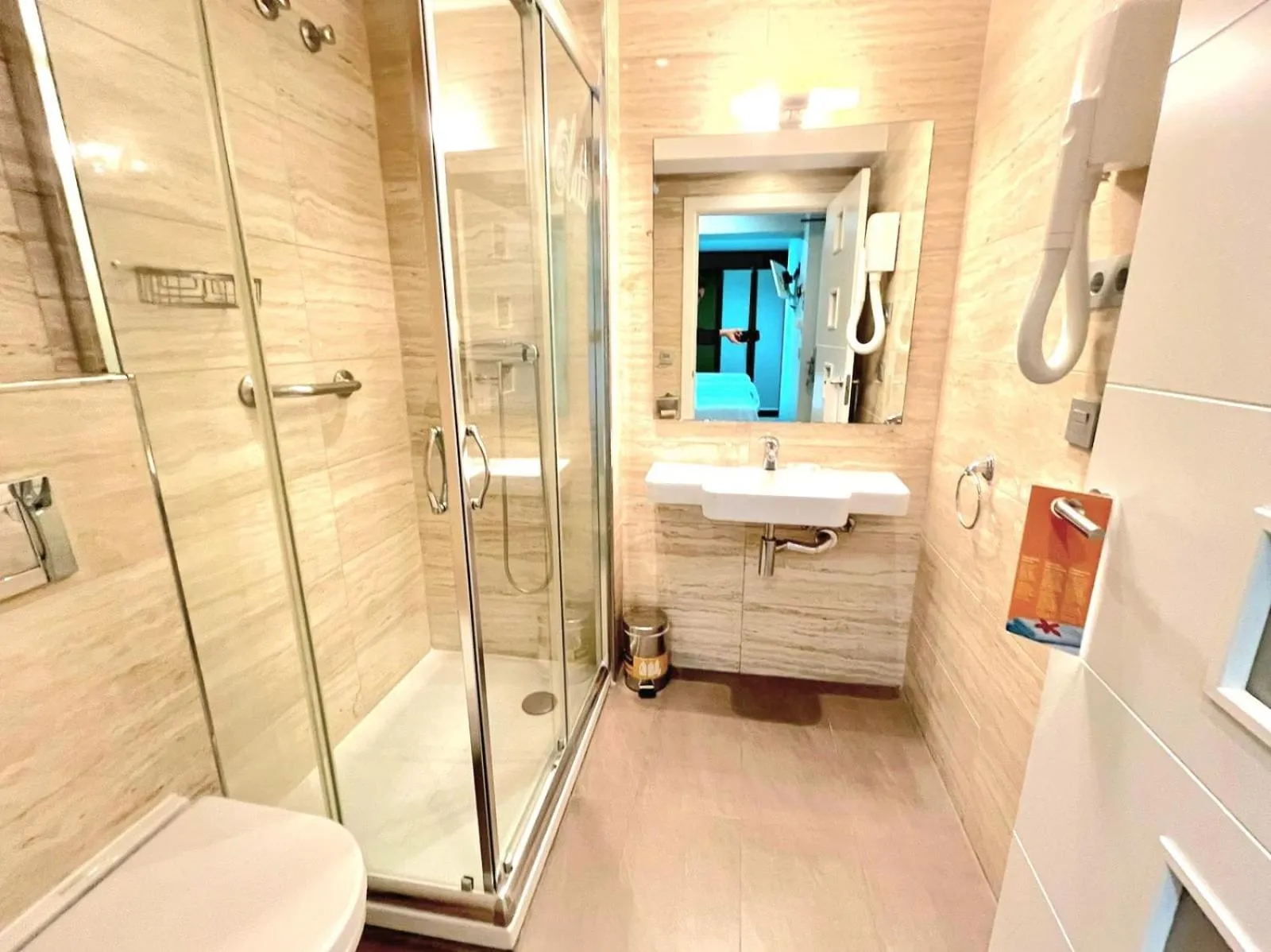 Bathroom in Hotel Olatu