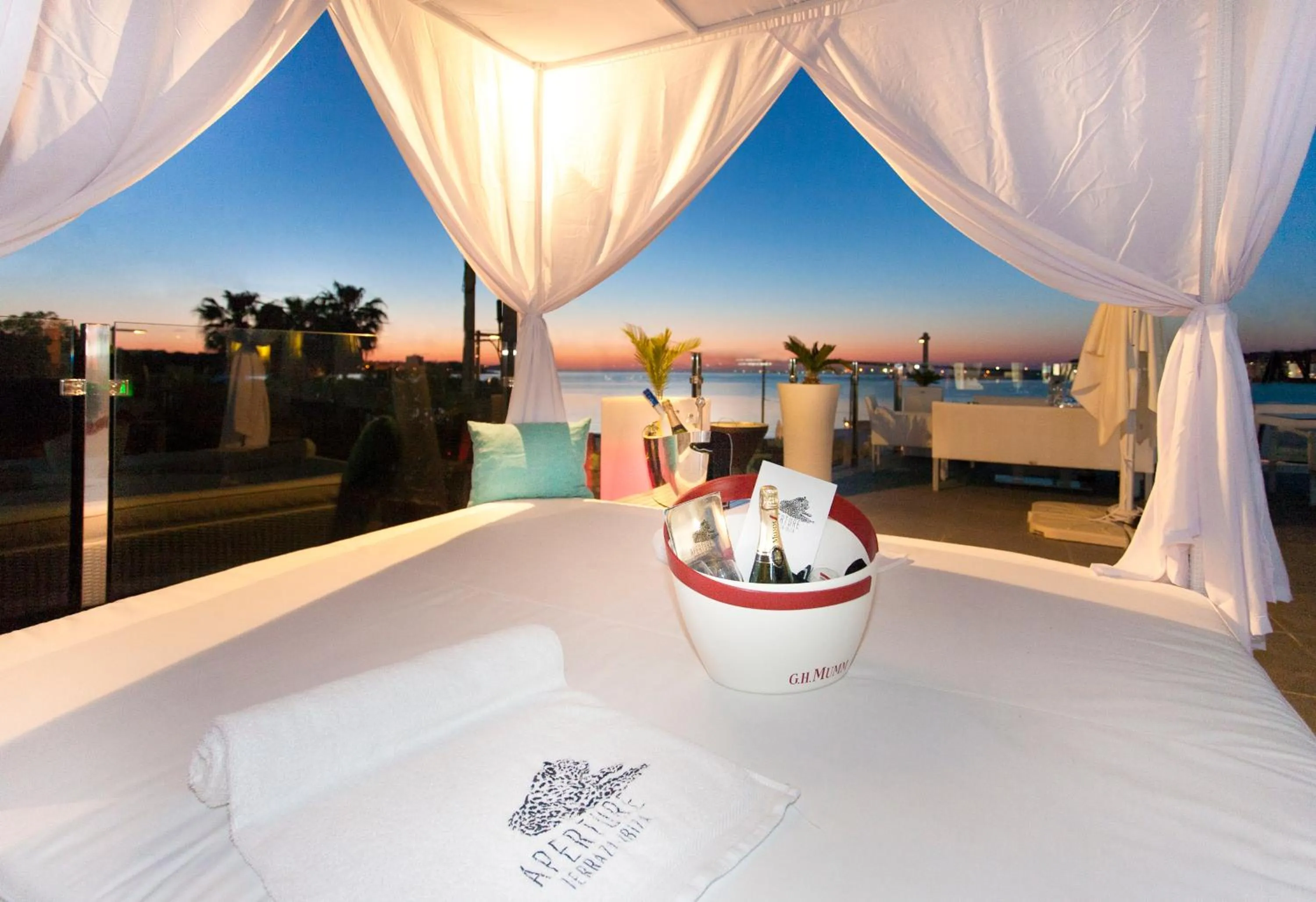 Food and drinks in Typic Marina Playa - Adults Only