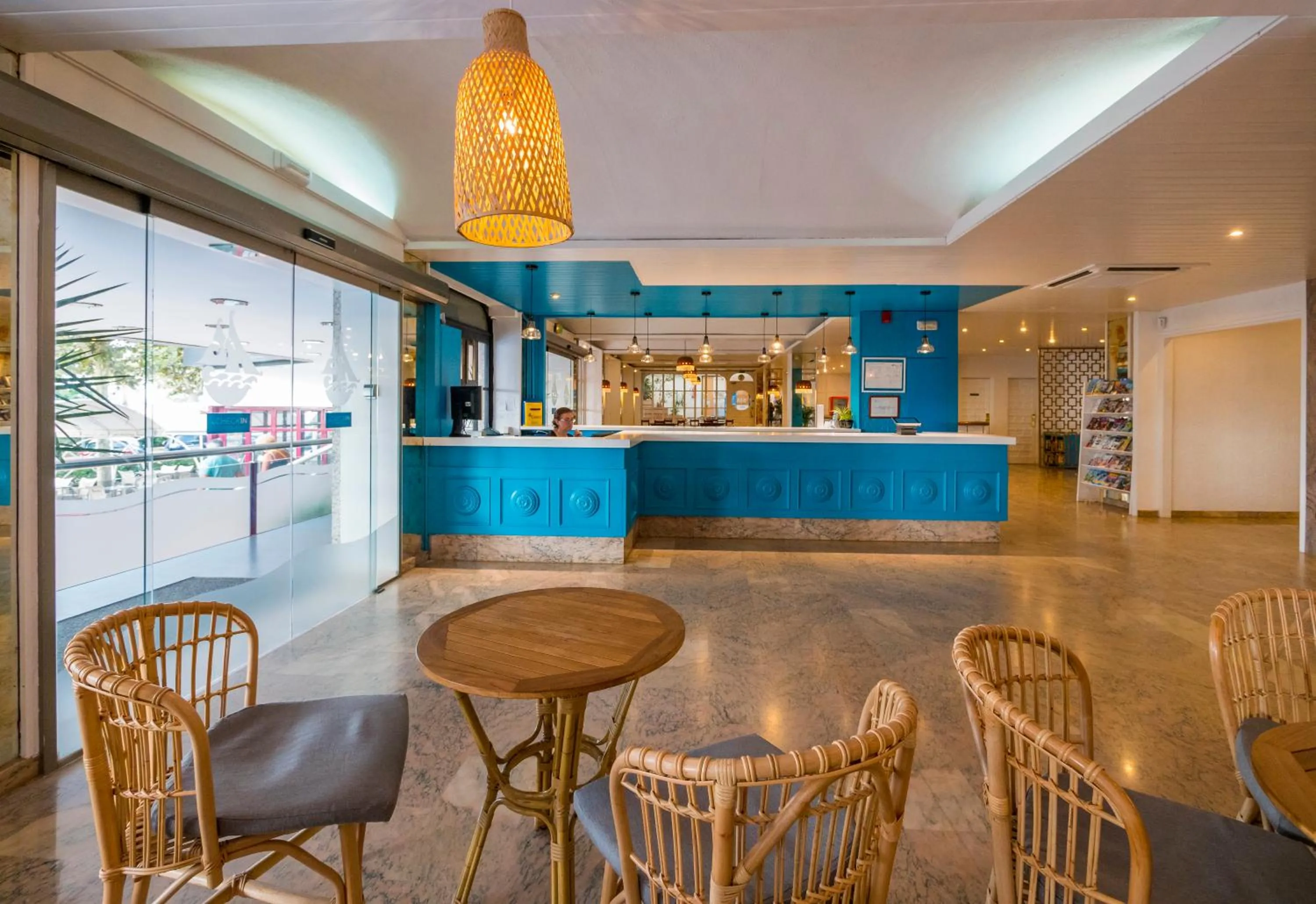 Lobby or reception in Checkin Garbí