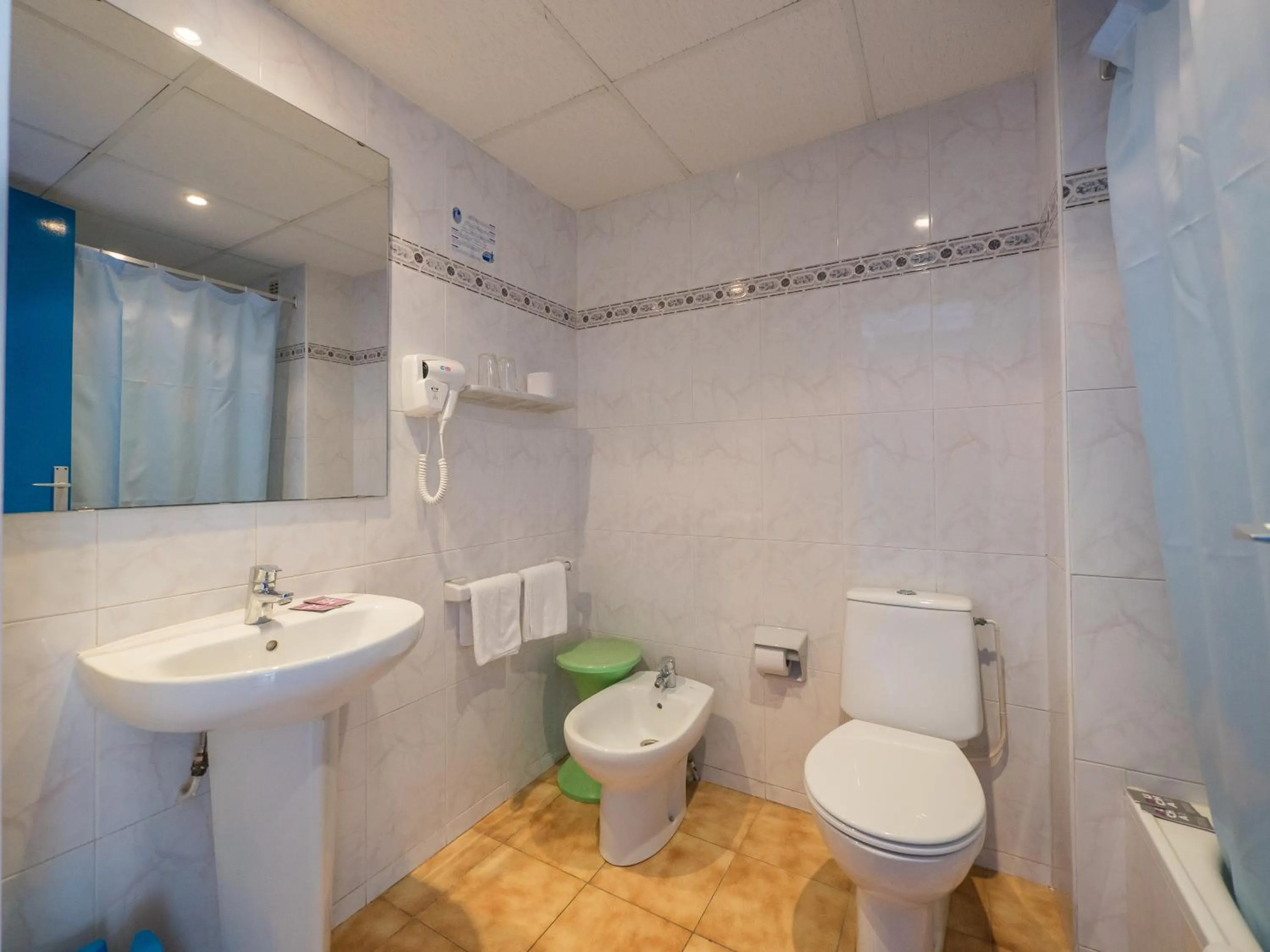 Toilet in Checkin Garbí