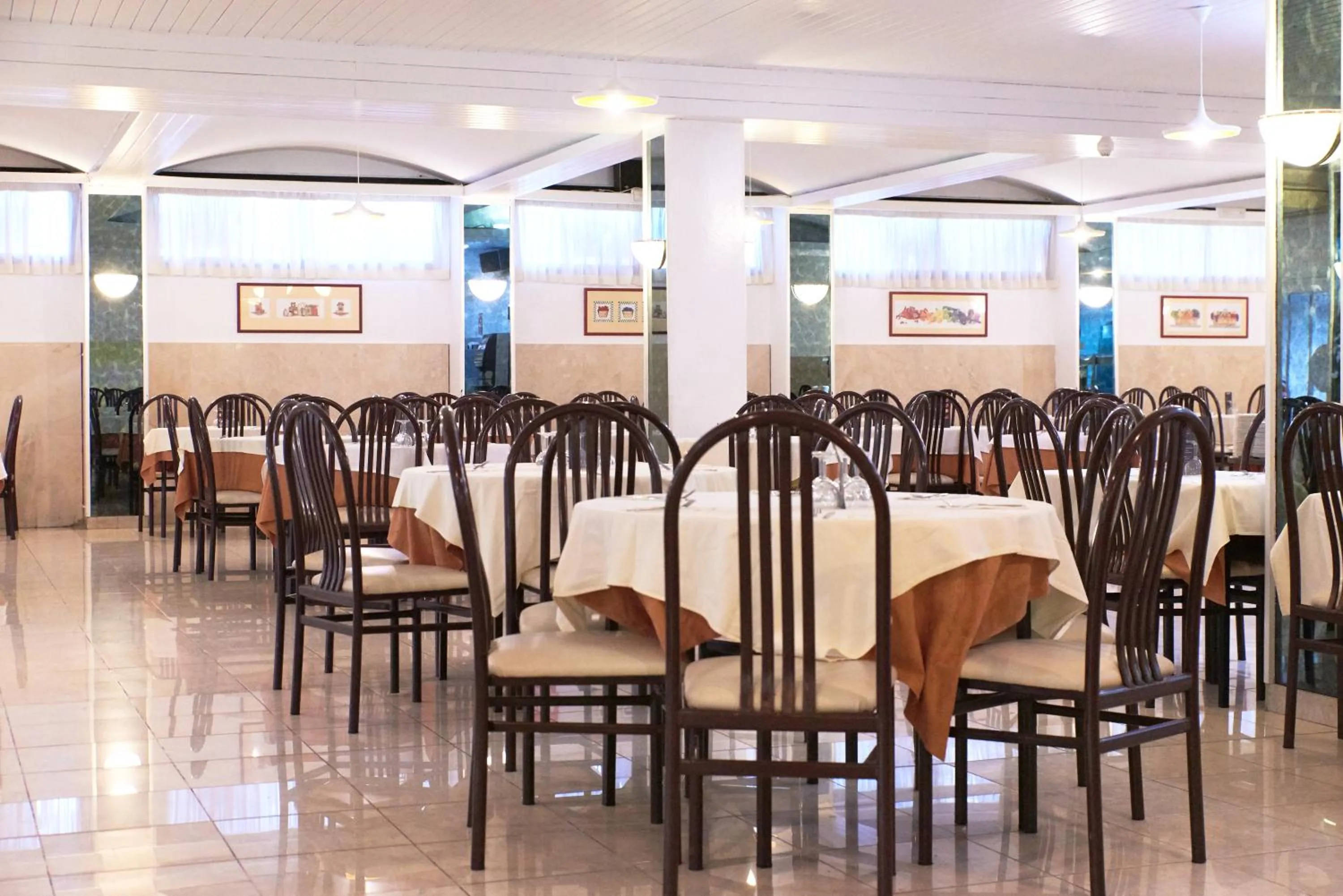 Restaurant/places to eat in Checkin Garbí