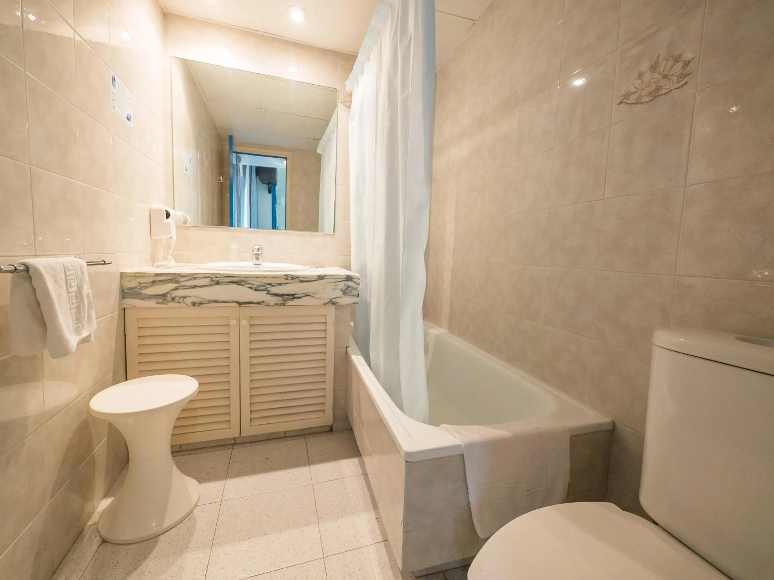 Toilet in Checkin Garbí