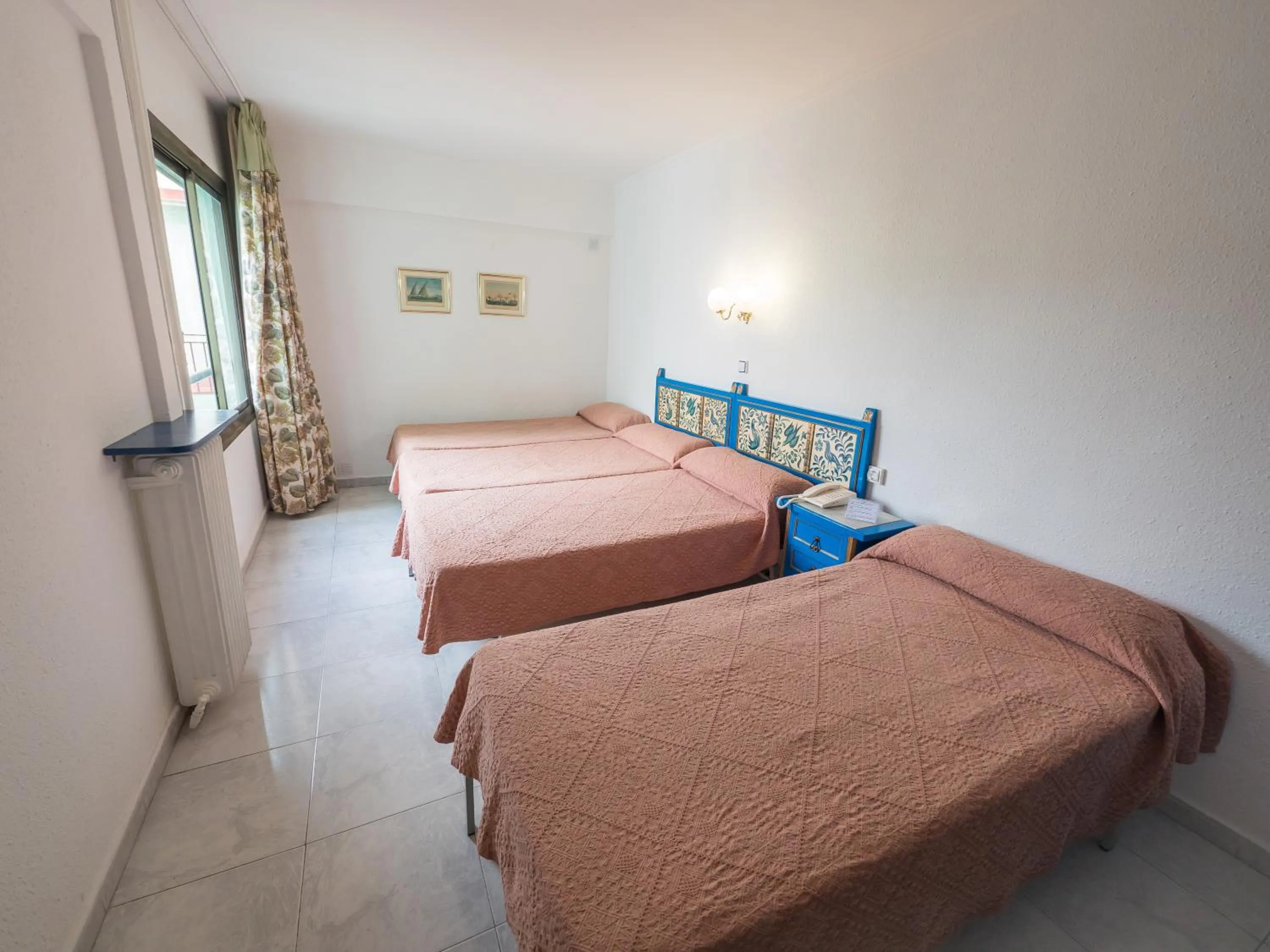 Bedroom, Bed in Checkin Garbí