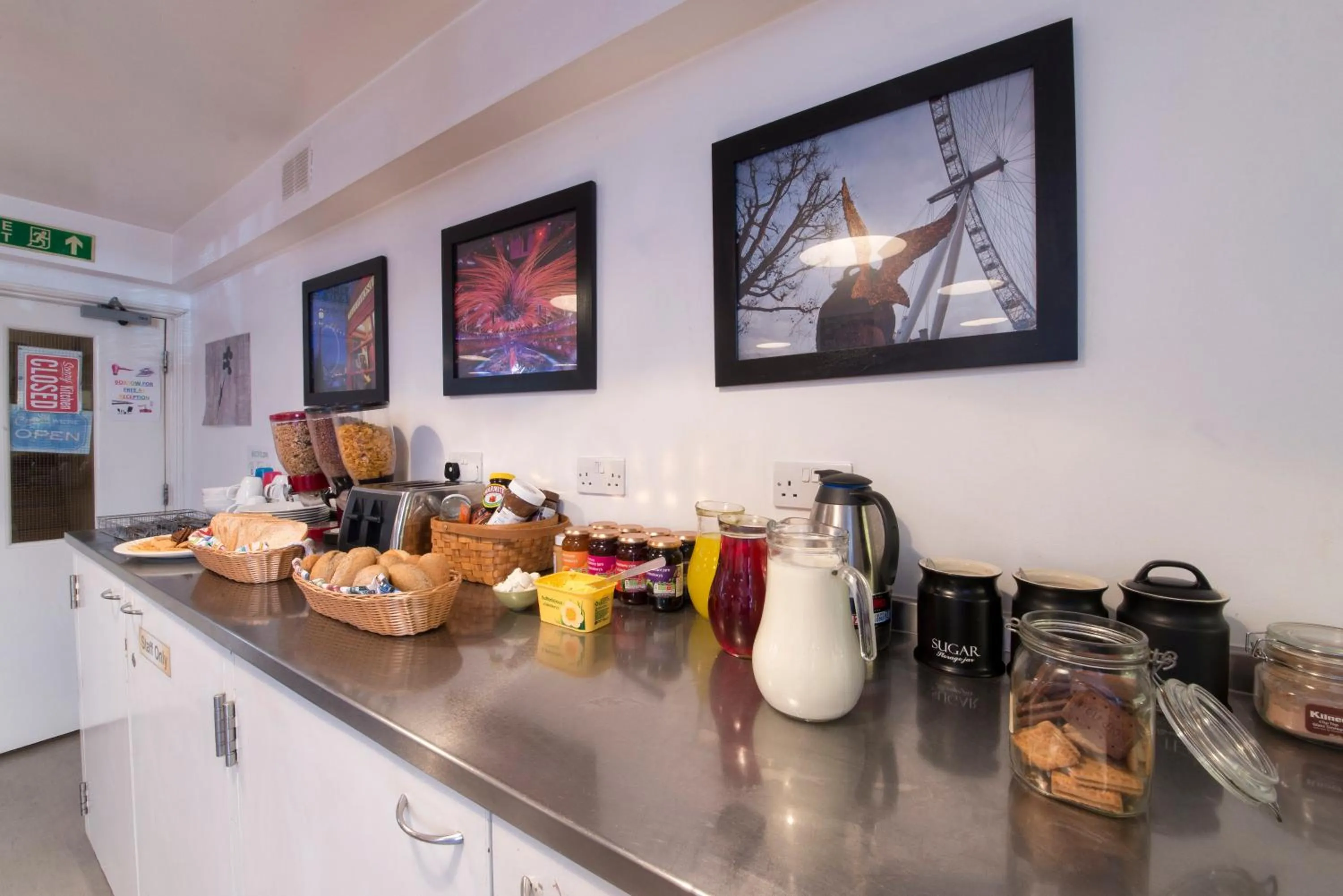 Dining area in Astor Kensington Hostel