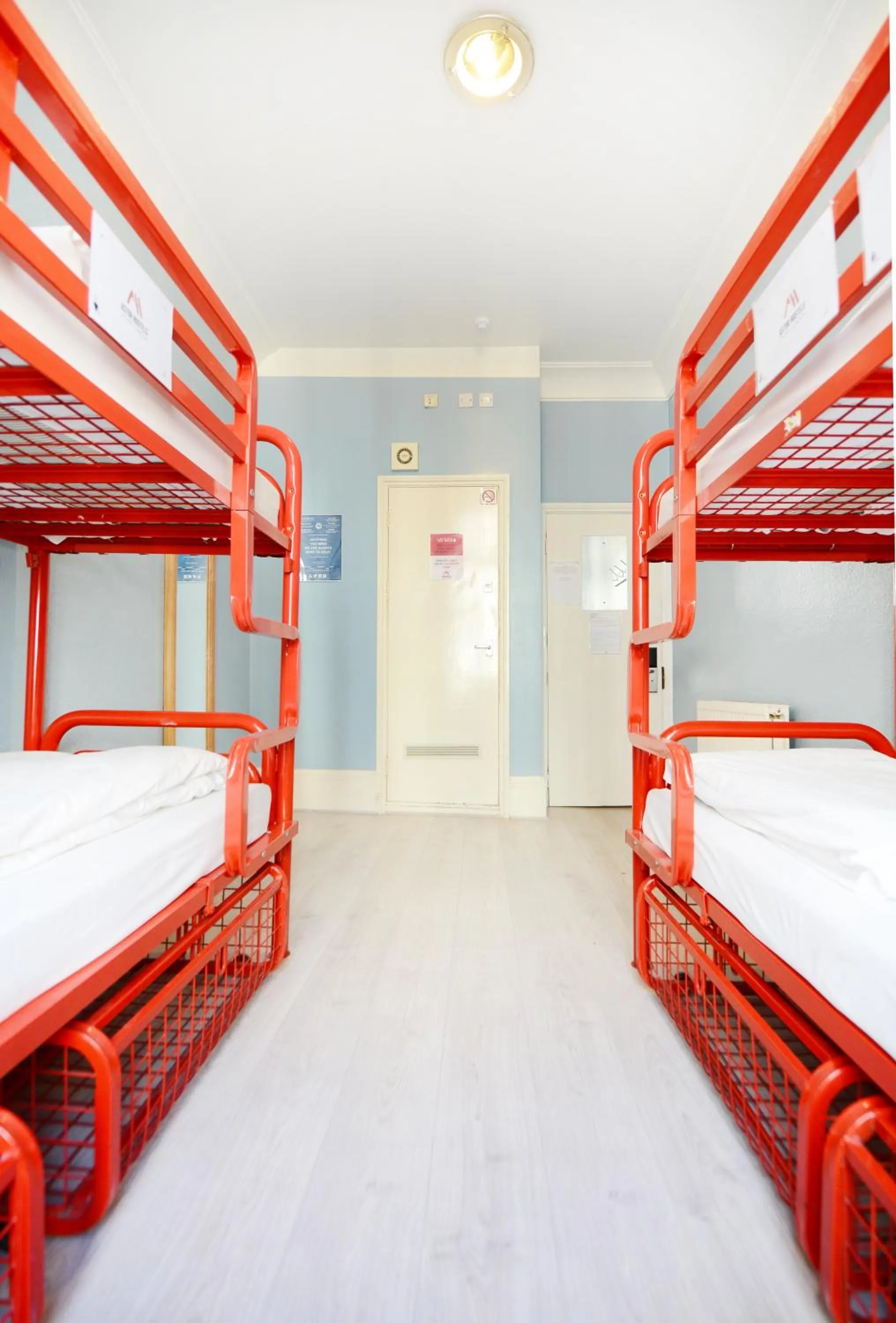 Bedroom, Bed in Astor Kensington Hostel