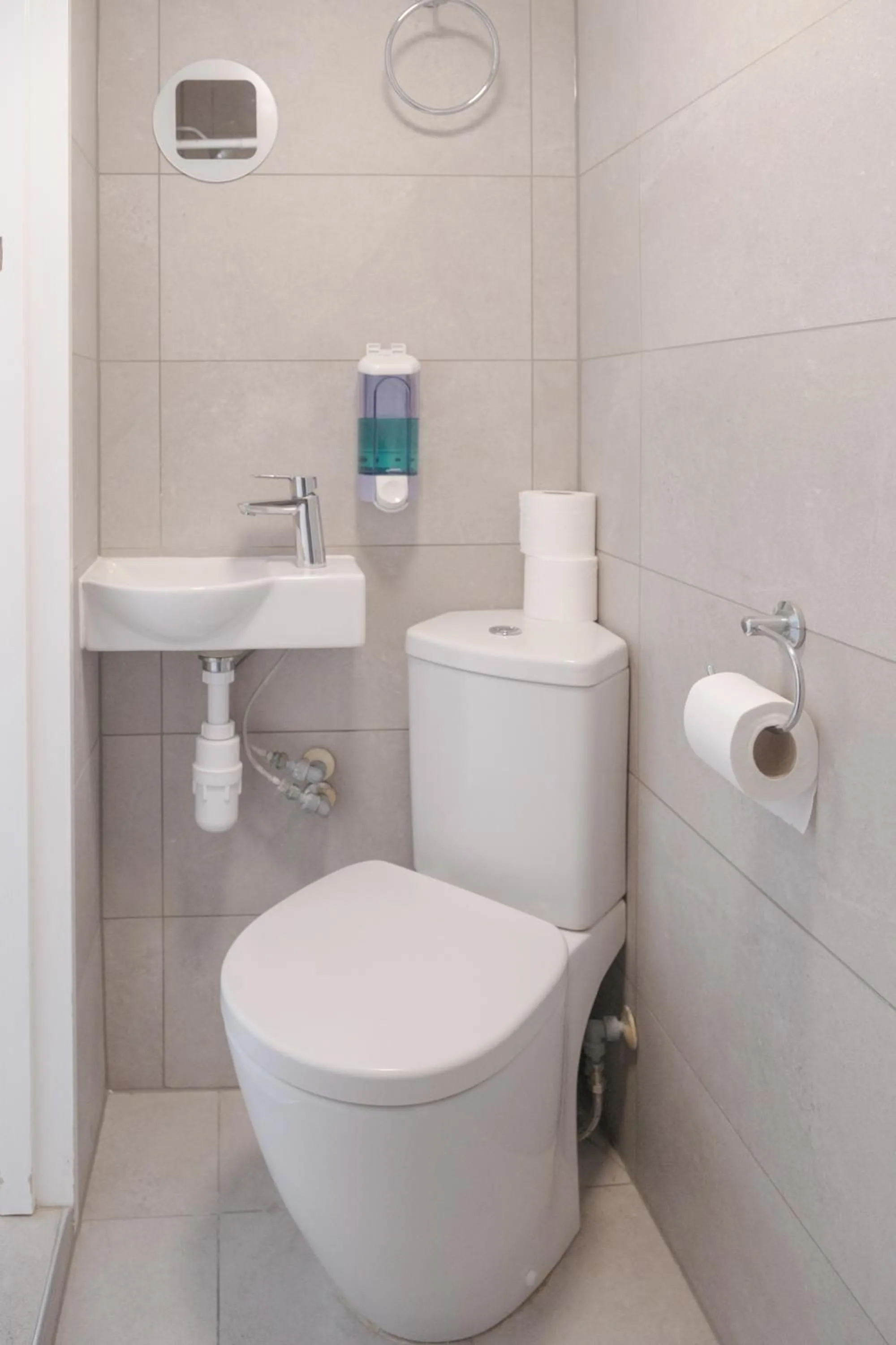 Toilet in Astor Kensington Hostel