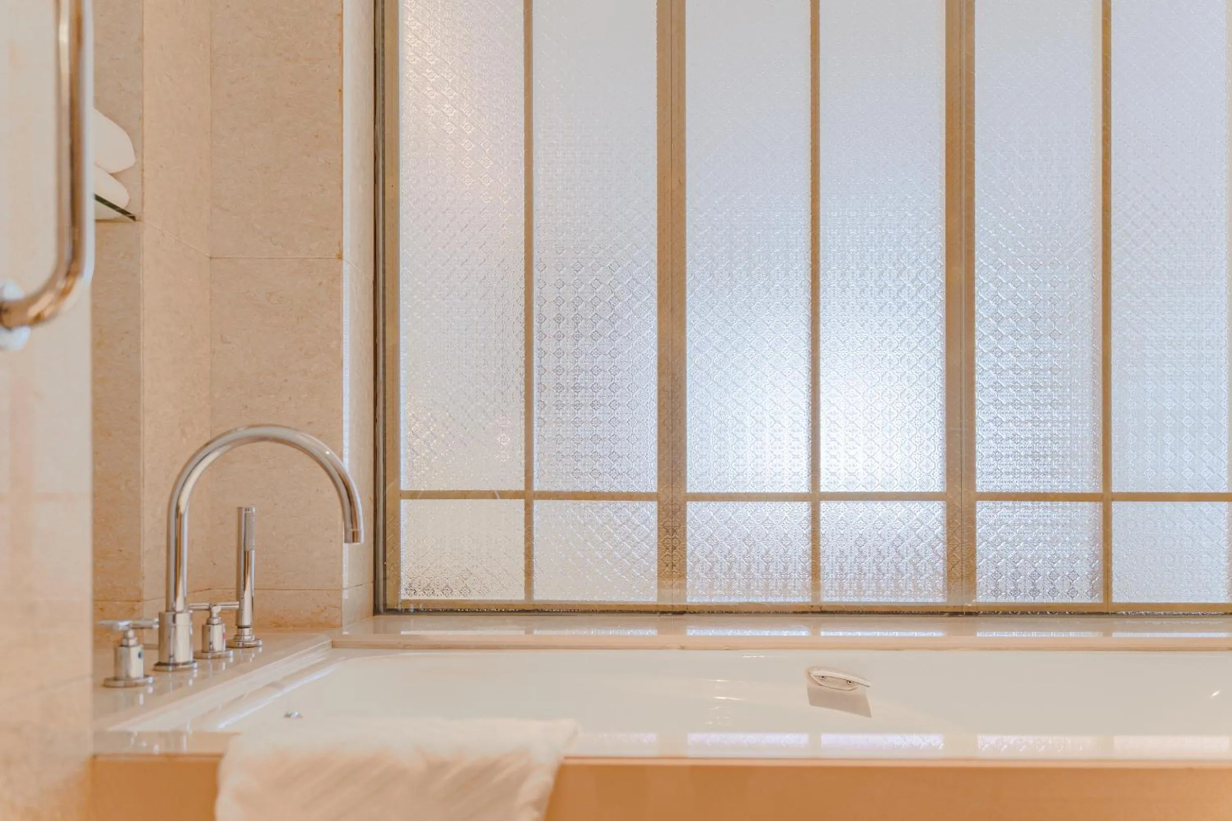 Bath in Hilton Guangzhou Science City, Free Shuttle Bus during Canton Fair