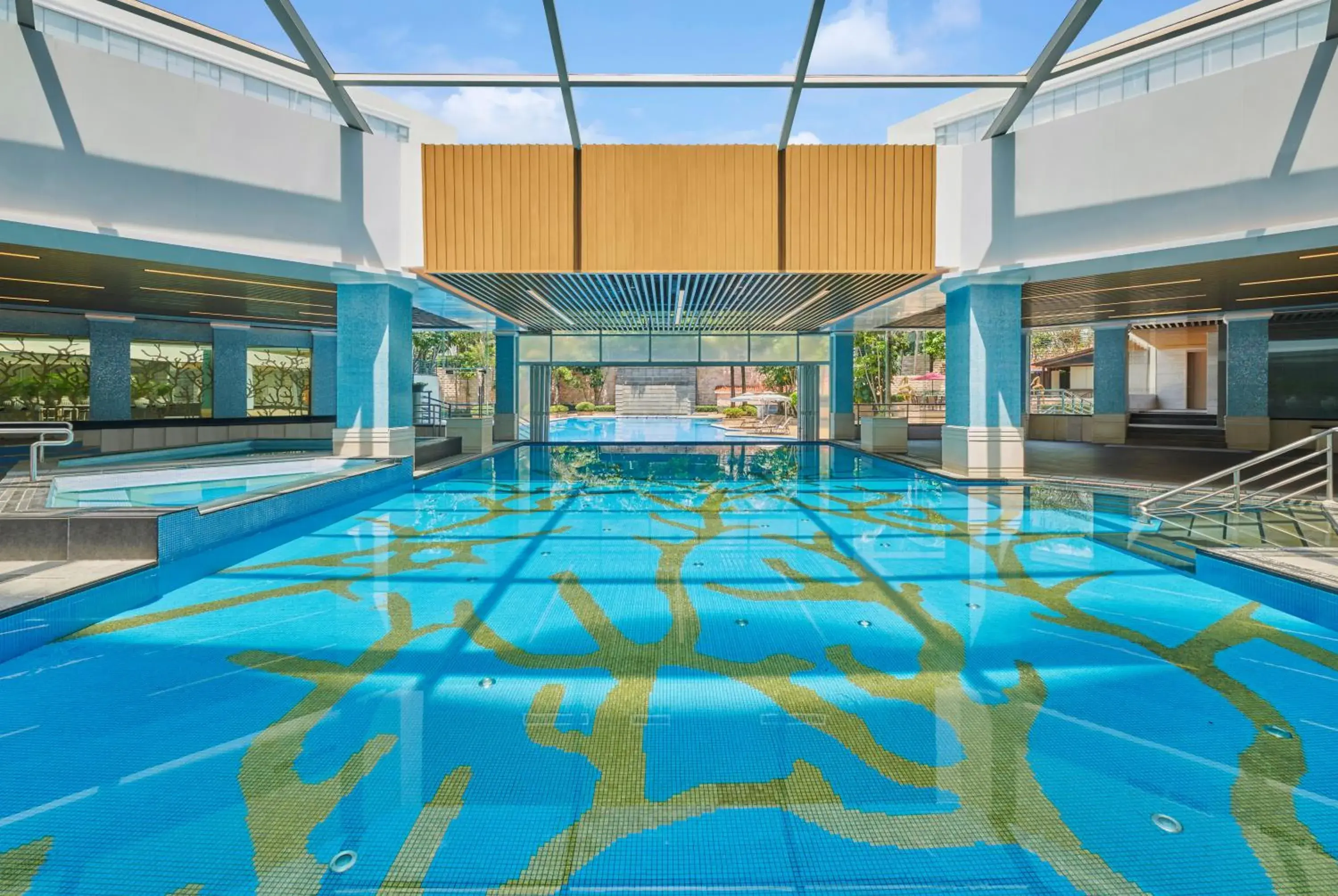Swimming pool in Hilton Guangzhou Science City, Free Shuttle Bus during Canton Fair Swimming pool in Hilton Guangzhou Science City, Free Shuttle Bus during Canton Fair