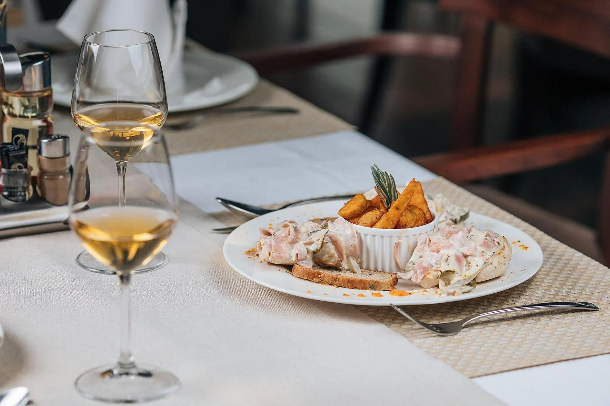 Restaurant/places to eat in Hotel Sokoline