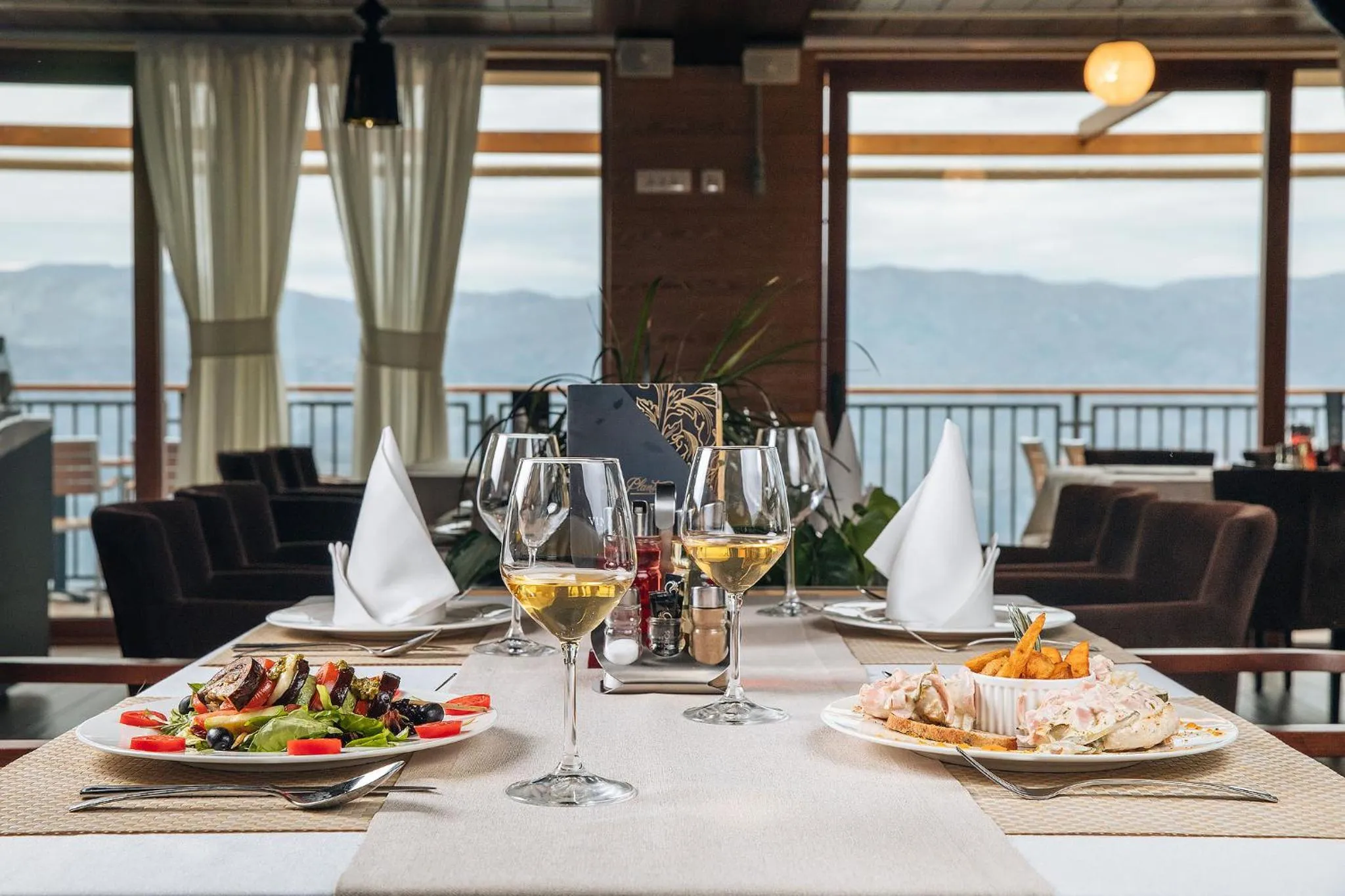 Restaurant/places to eat in Hotel Sokoline