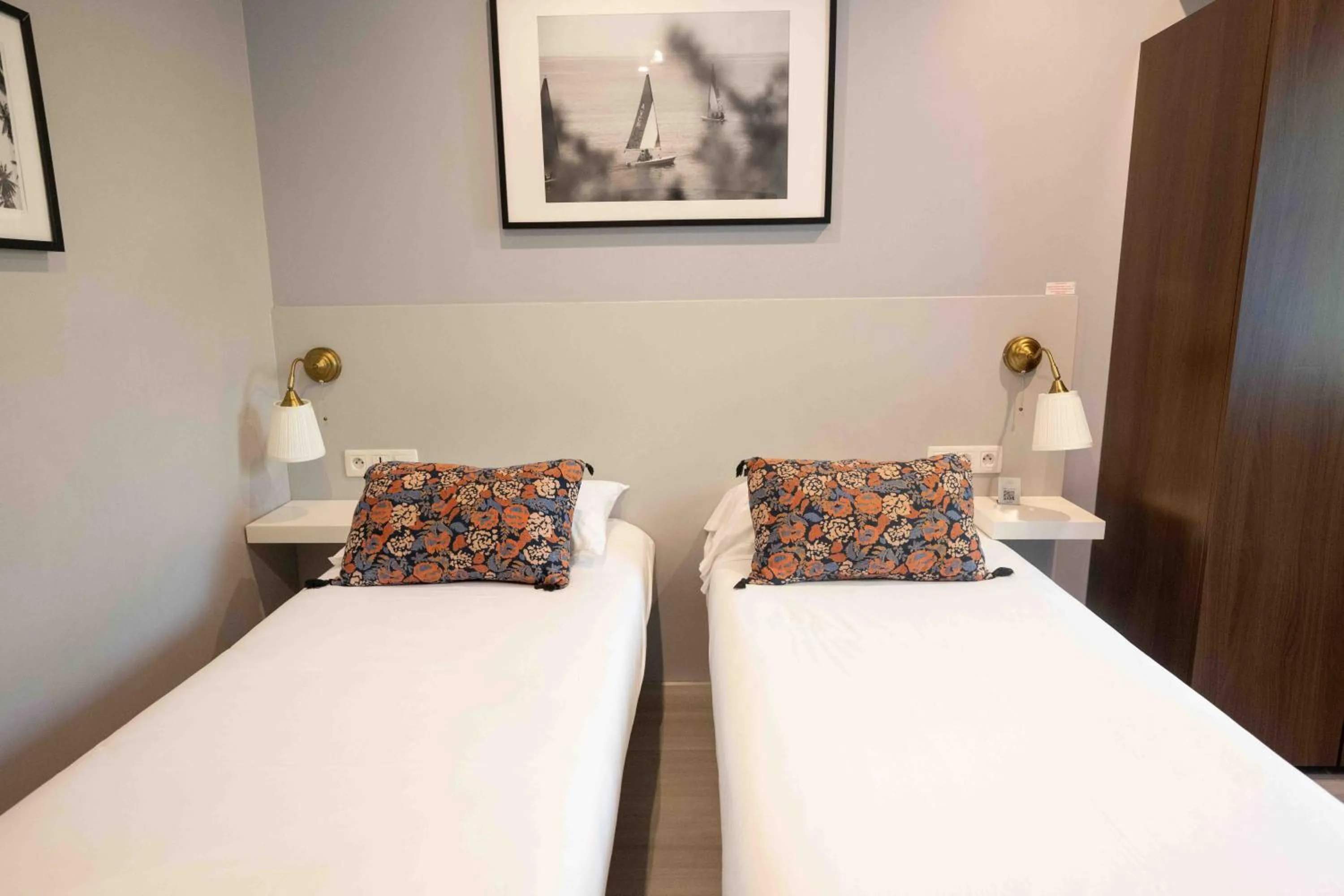 Bed in Hotel La Tuiliere