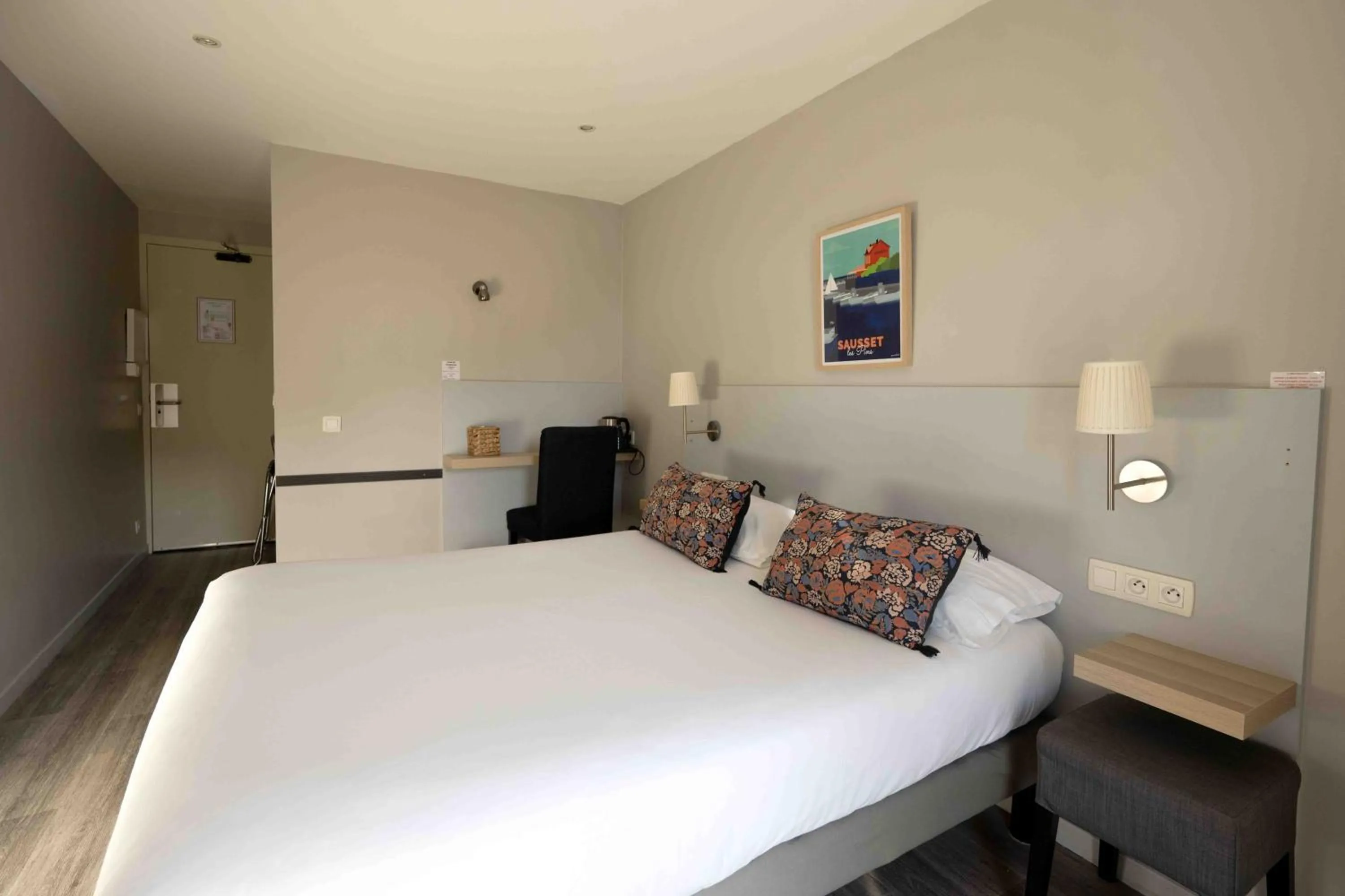 Photo of the whole room, Bed in Hotel La Tuiliere