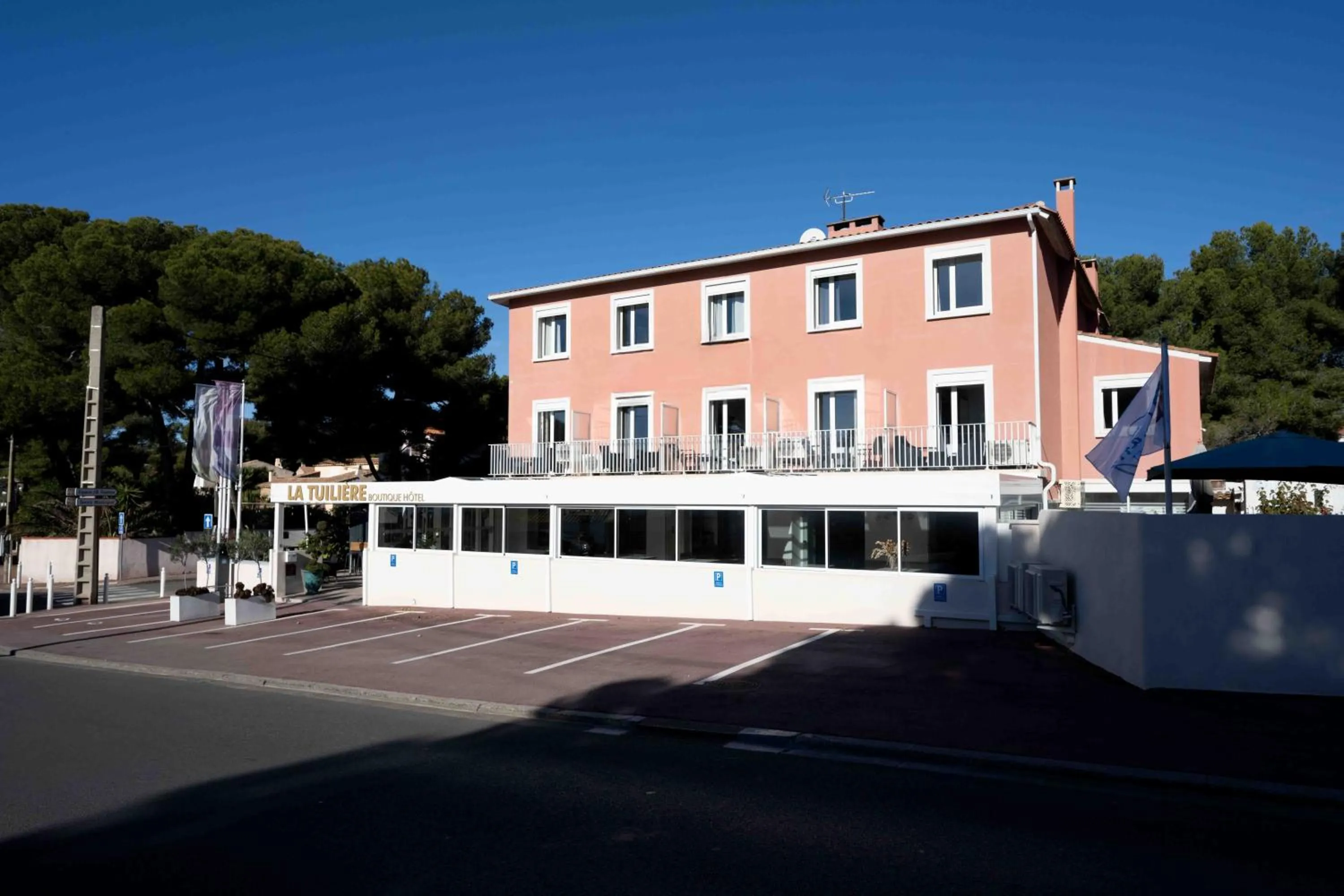 Property building in Hotel La Tuiliere