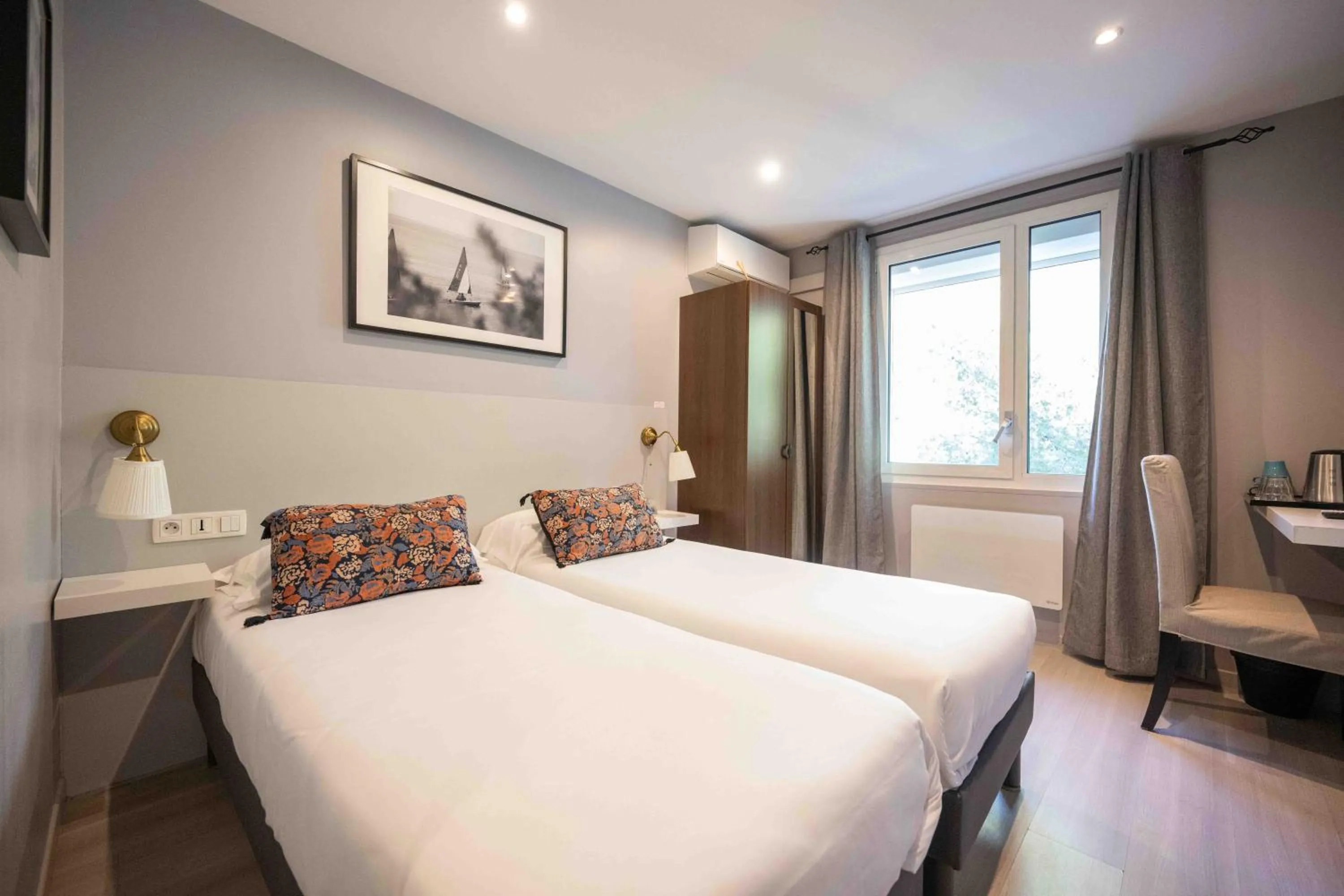 Photo of the whole room, Bed in Hotel La Tuiliere