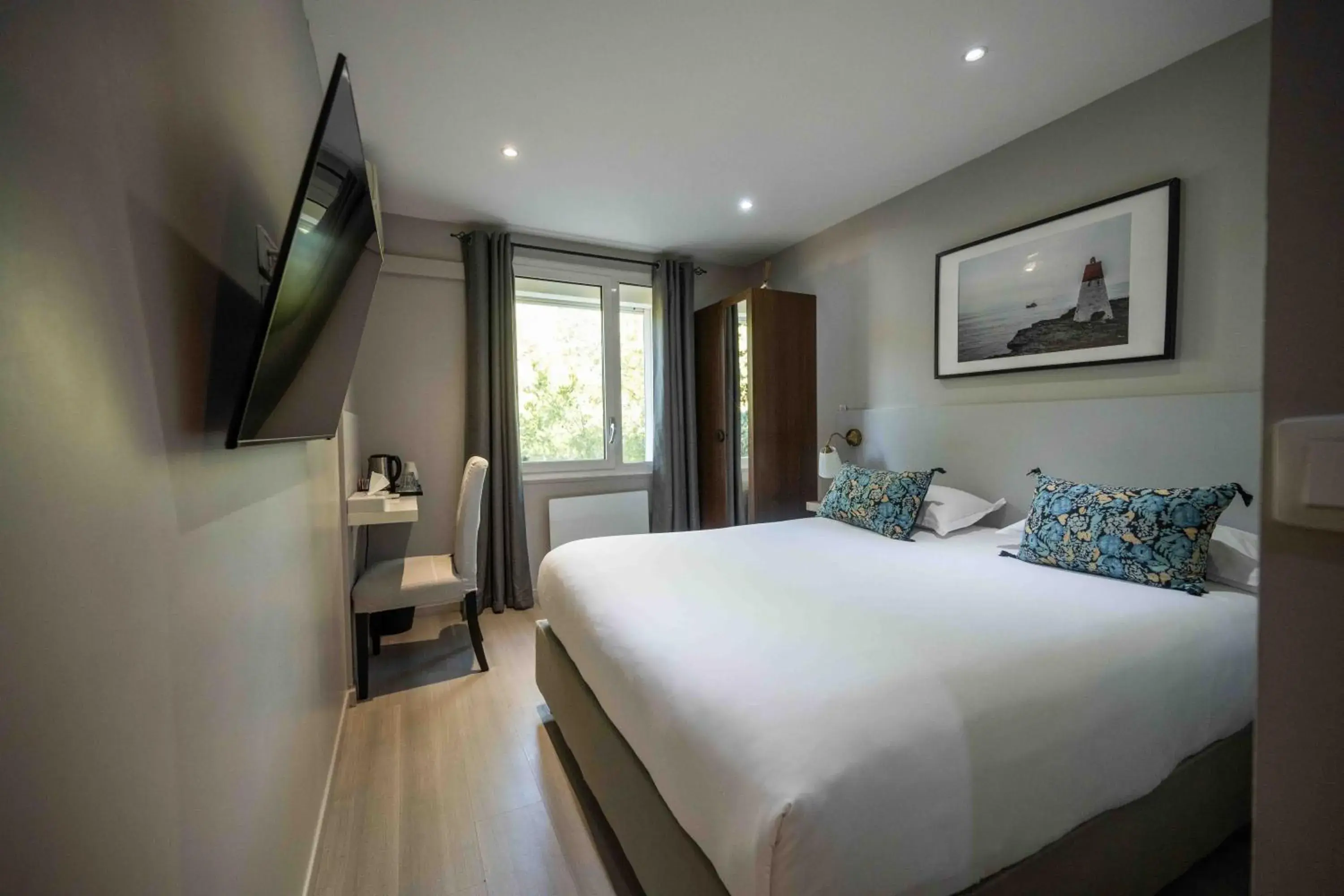 Comfort Double Room - pine forest view in Hotel La Tuiliere Comfort Double Room - pine forest view in Hotel La Tuiliere