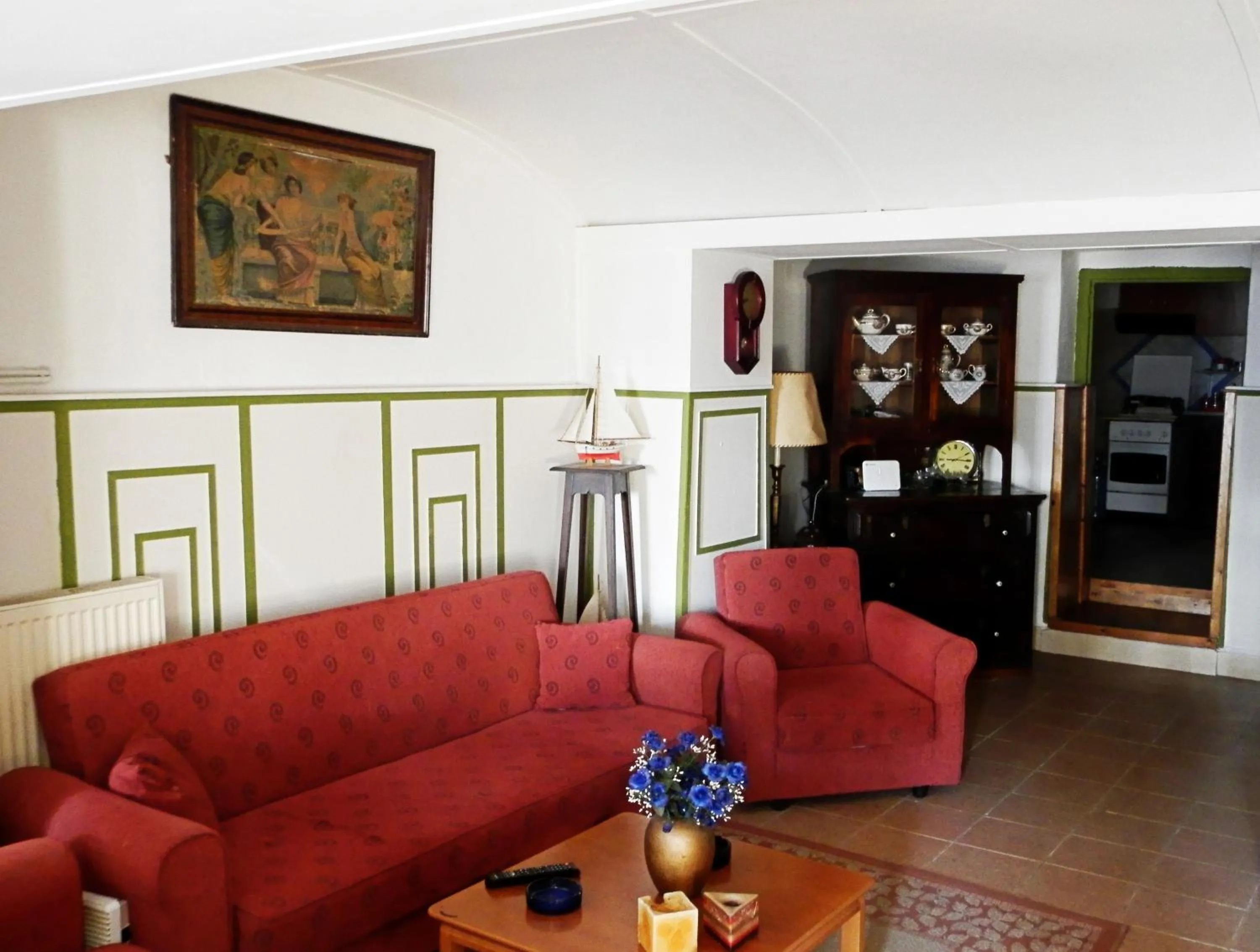 Communal lounge/ TV room in Akanthos Hotel