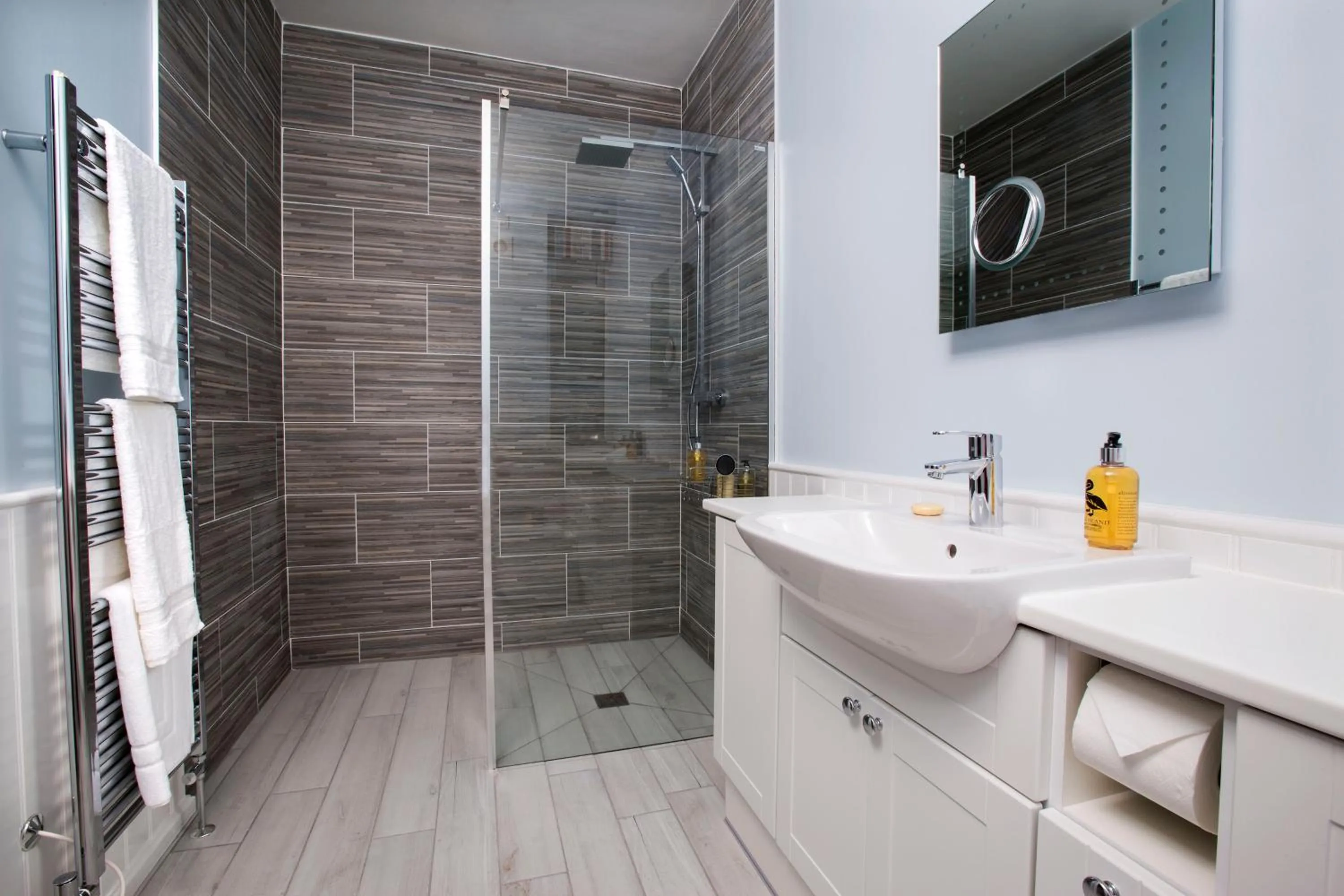 Bathroom in Castellor Bed & Breakfast