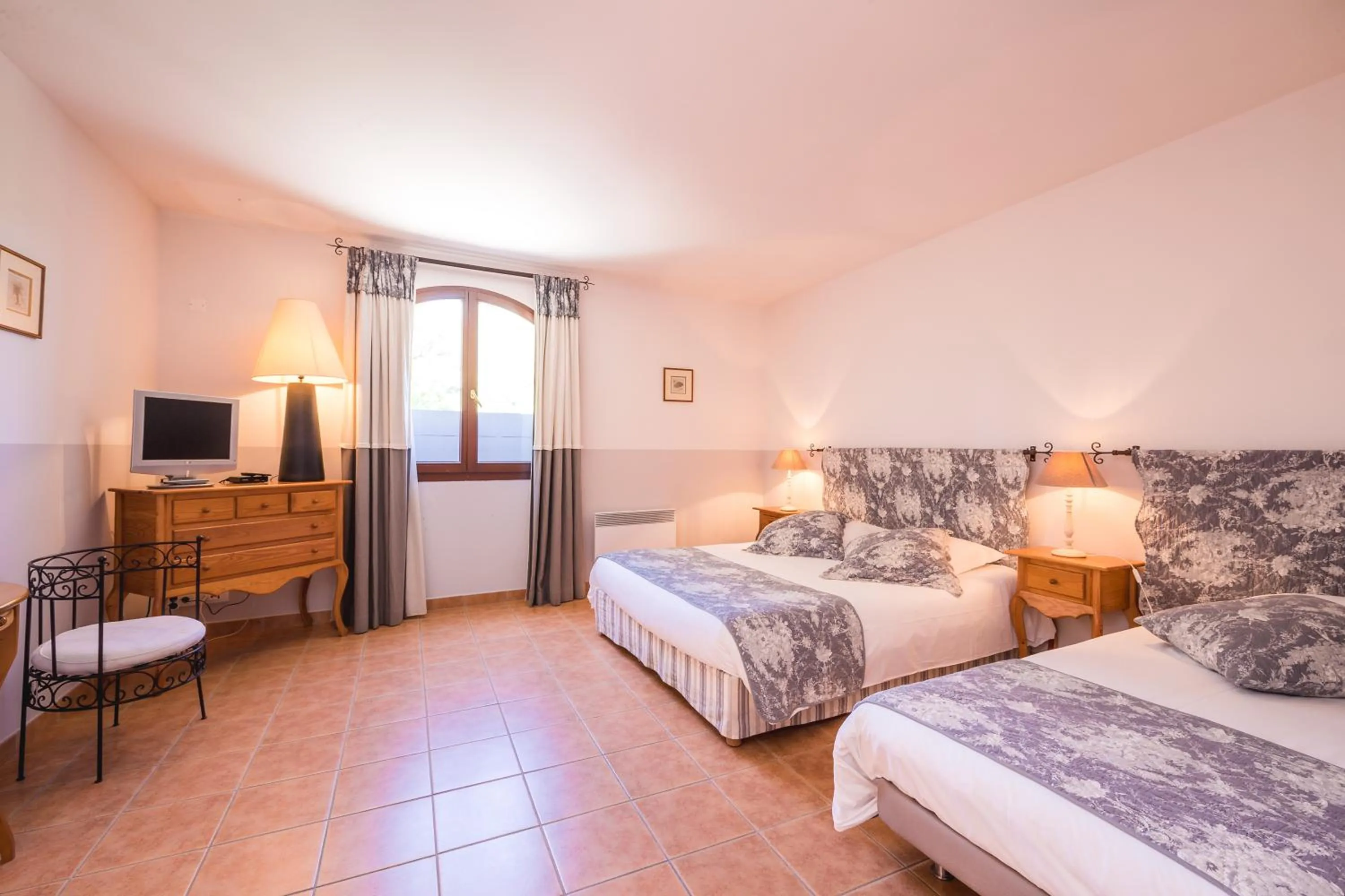 Photo of the whole room, Bed in Le Relais Du Grand Logis