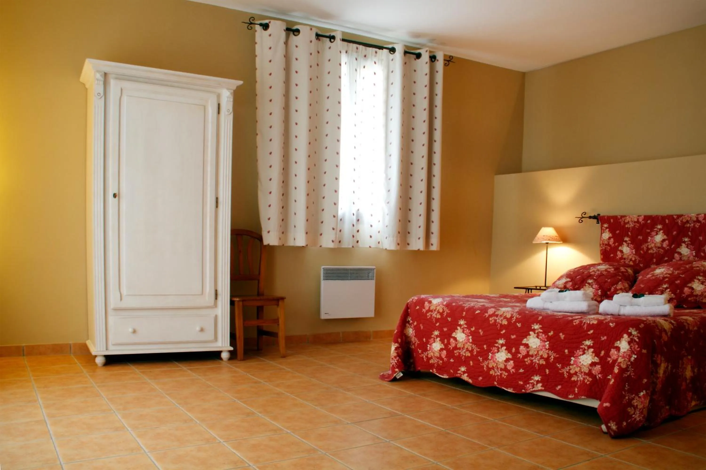 Photo of the whole room, Bed in Le Relais Du Grand Logis