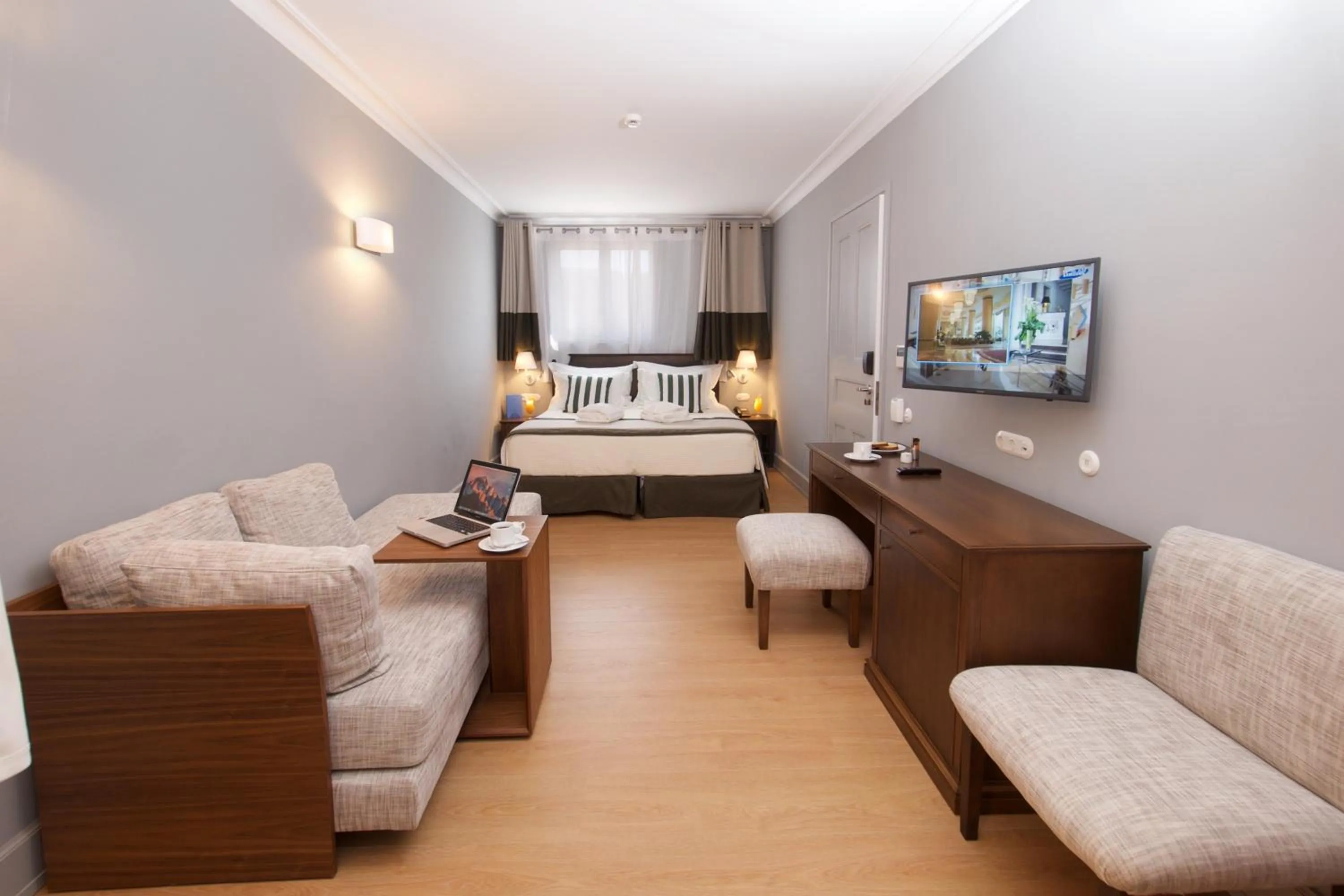 Photo of the whole room, Bed in Aenos Hotel