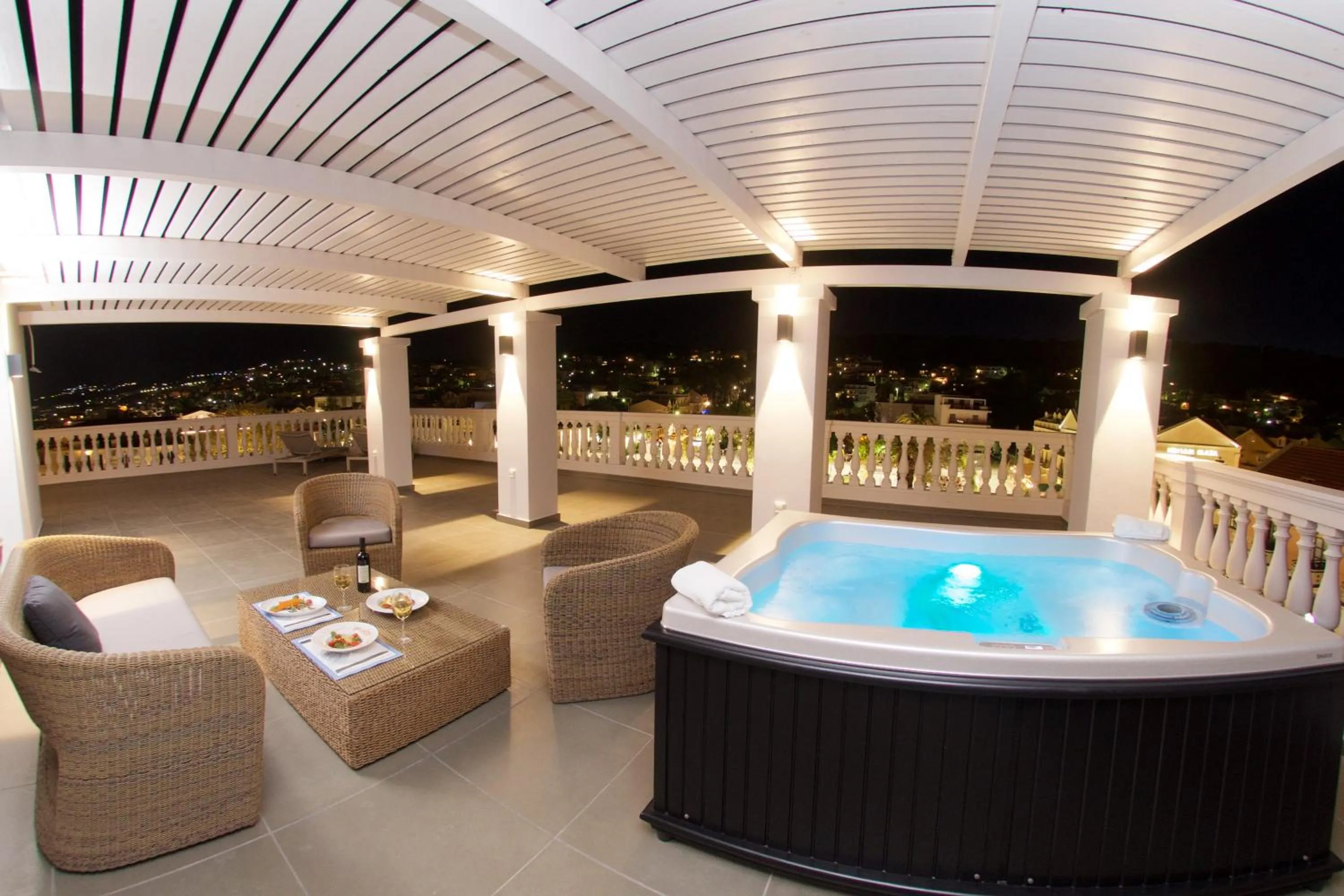 Hot Tub in Aenos Hotel