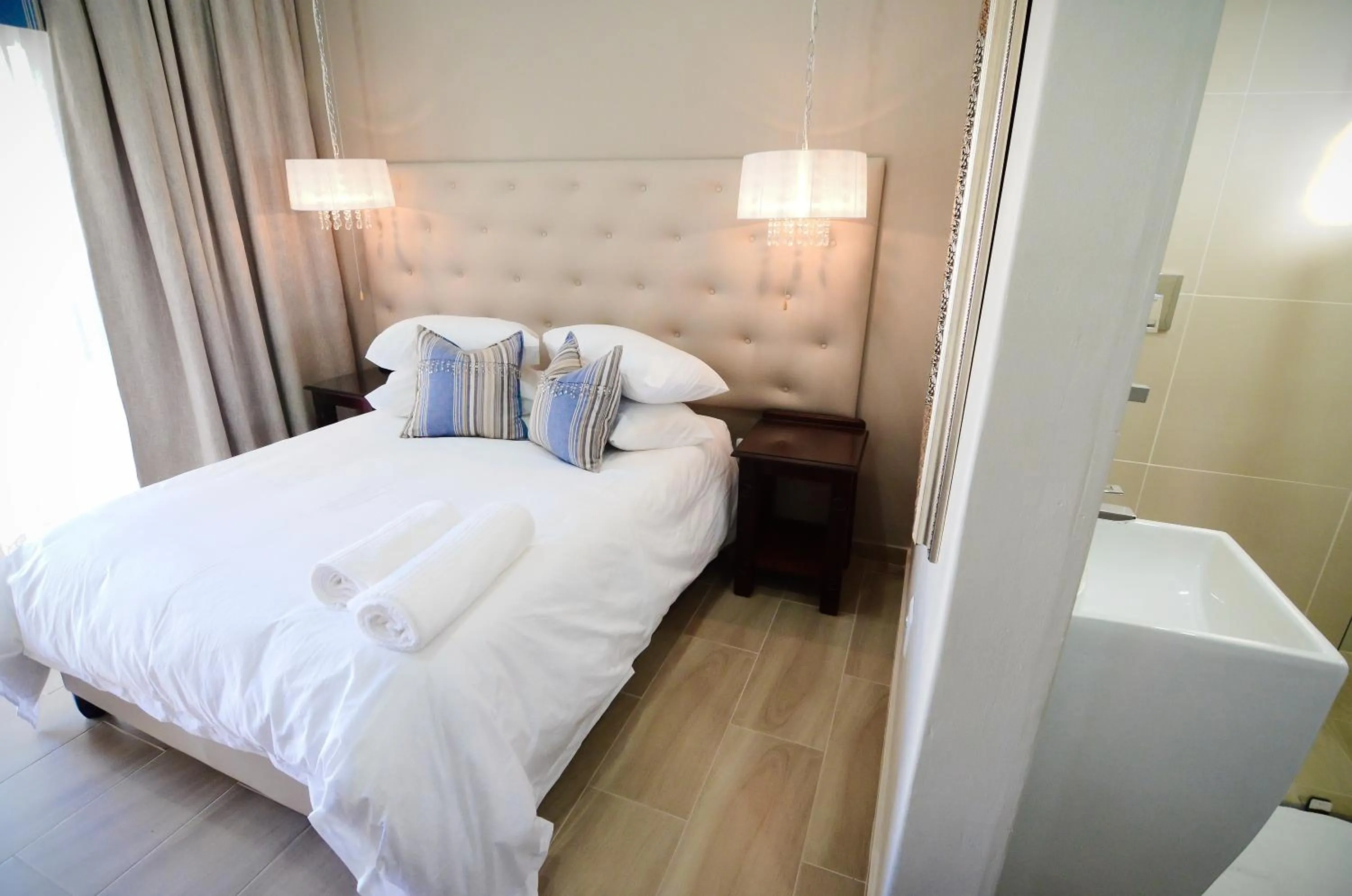 Photo of the whole room, Bed in Abella Bed and Breakfast