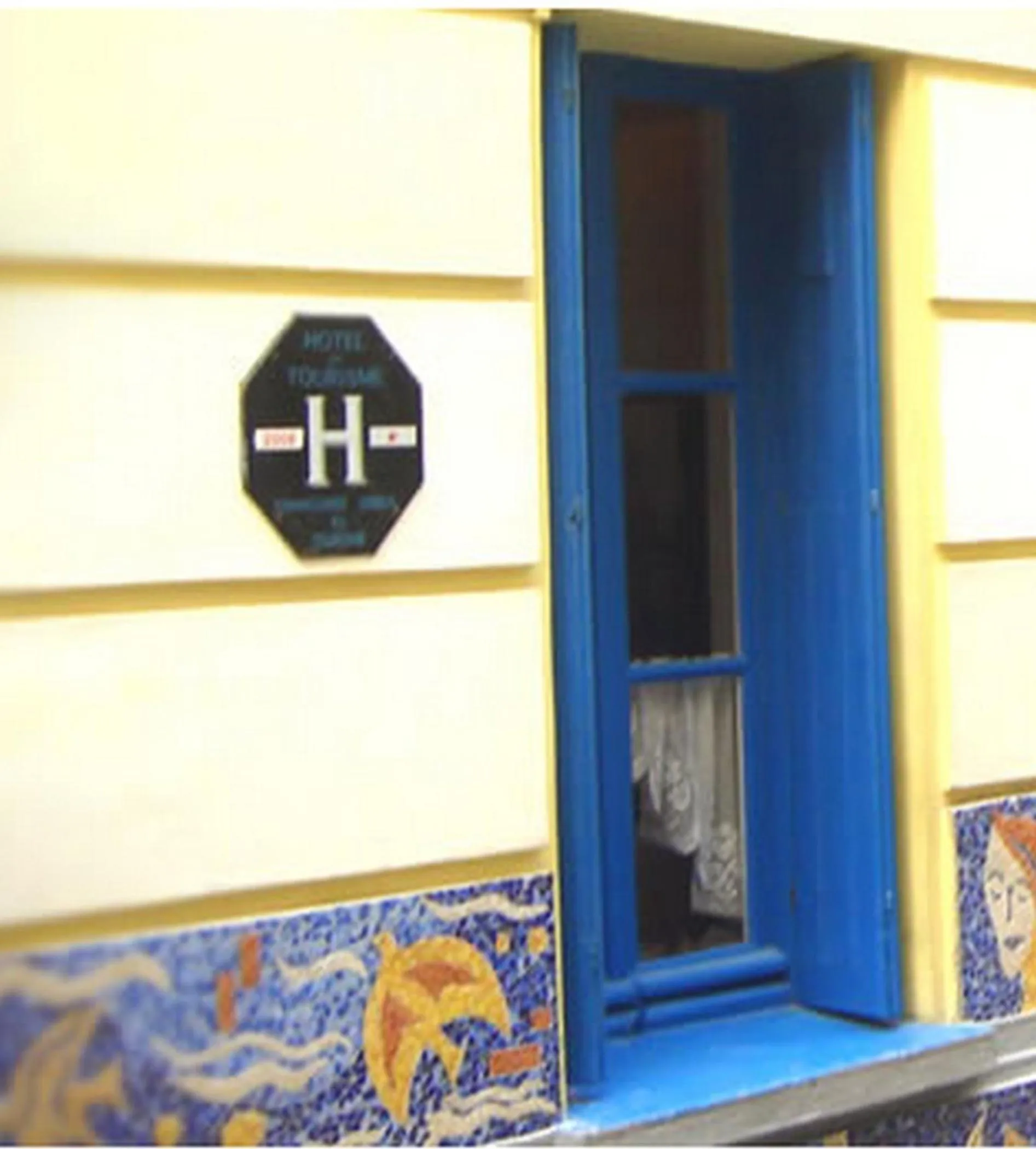 Facade/entrance in Hôtel Renova