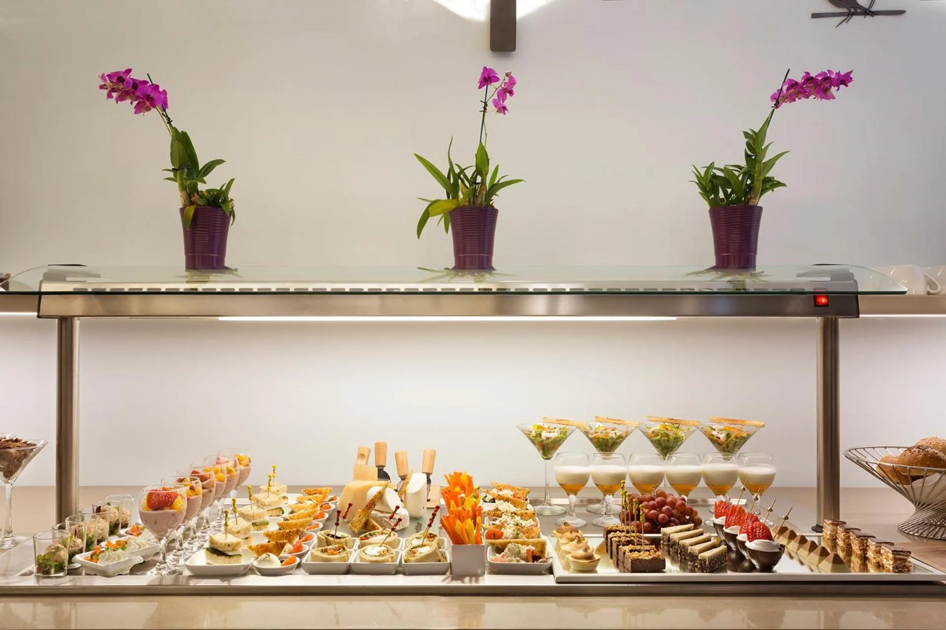 Lounge or bar in Vert Dead Sea by AFI Hotels