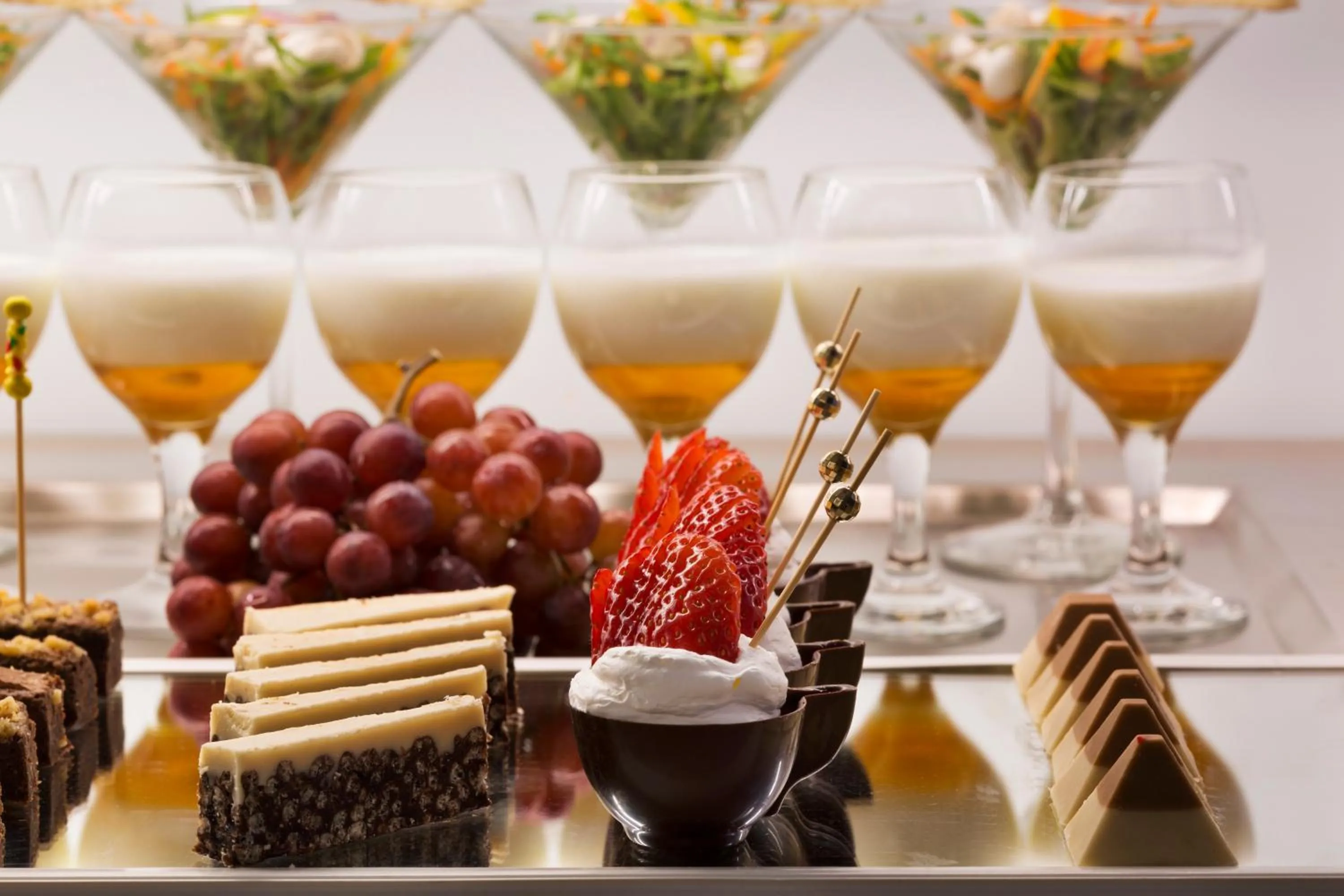 Food and drinks in Vert Dead Sea by AFI Hotels