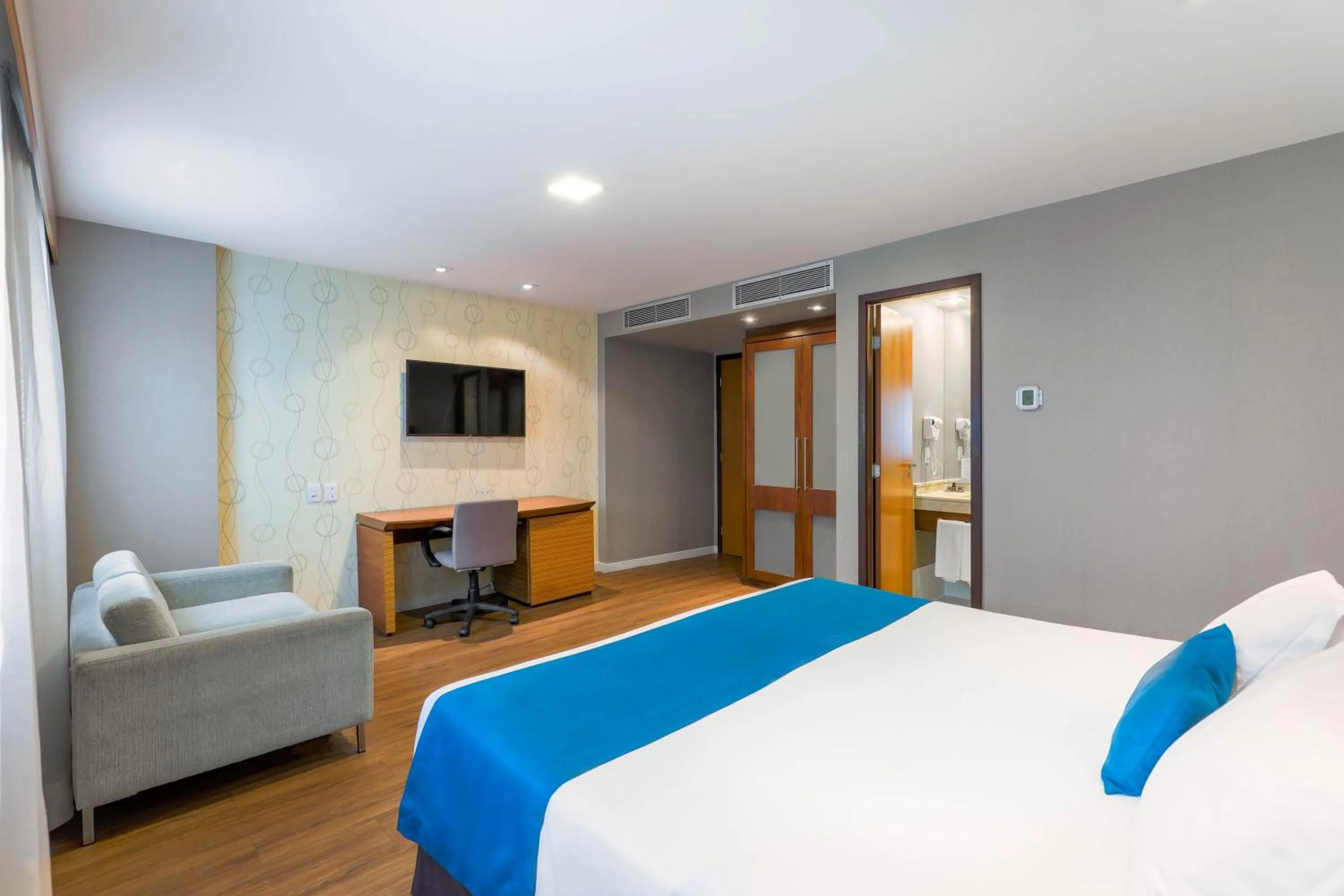 Bed in Wyndham Sao Paulo Ibirapuera Convention Plaza