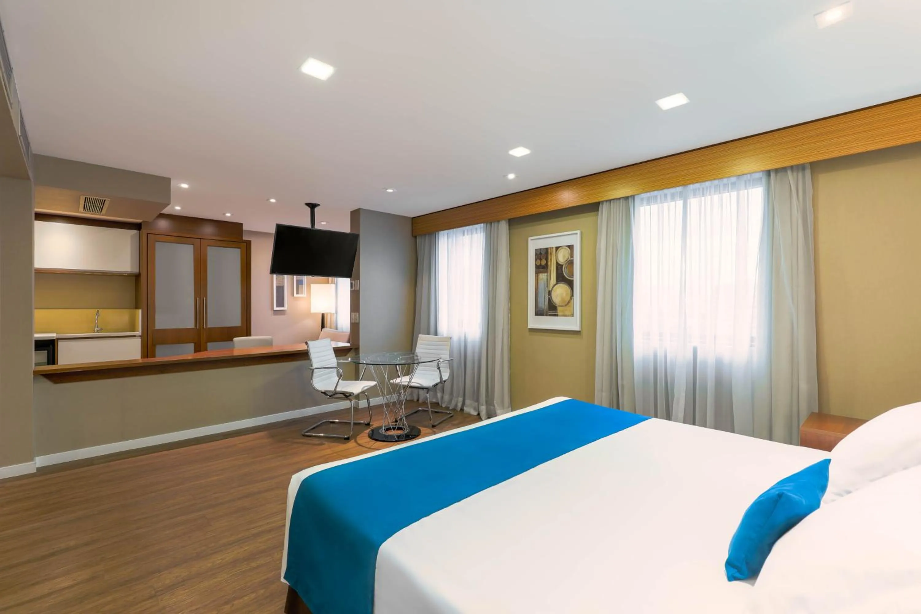 Photo of the whole room, Bed in Wyndham Sao Paulo Ibirapuera Convention Plaza