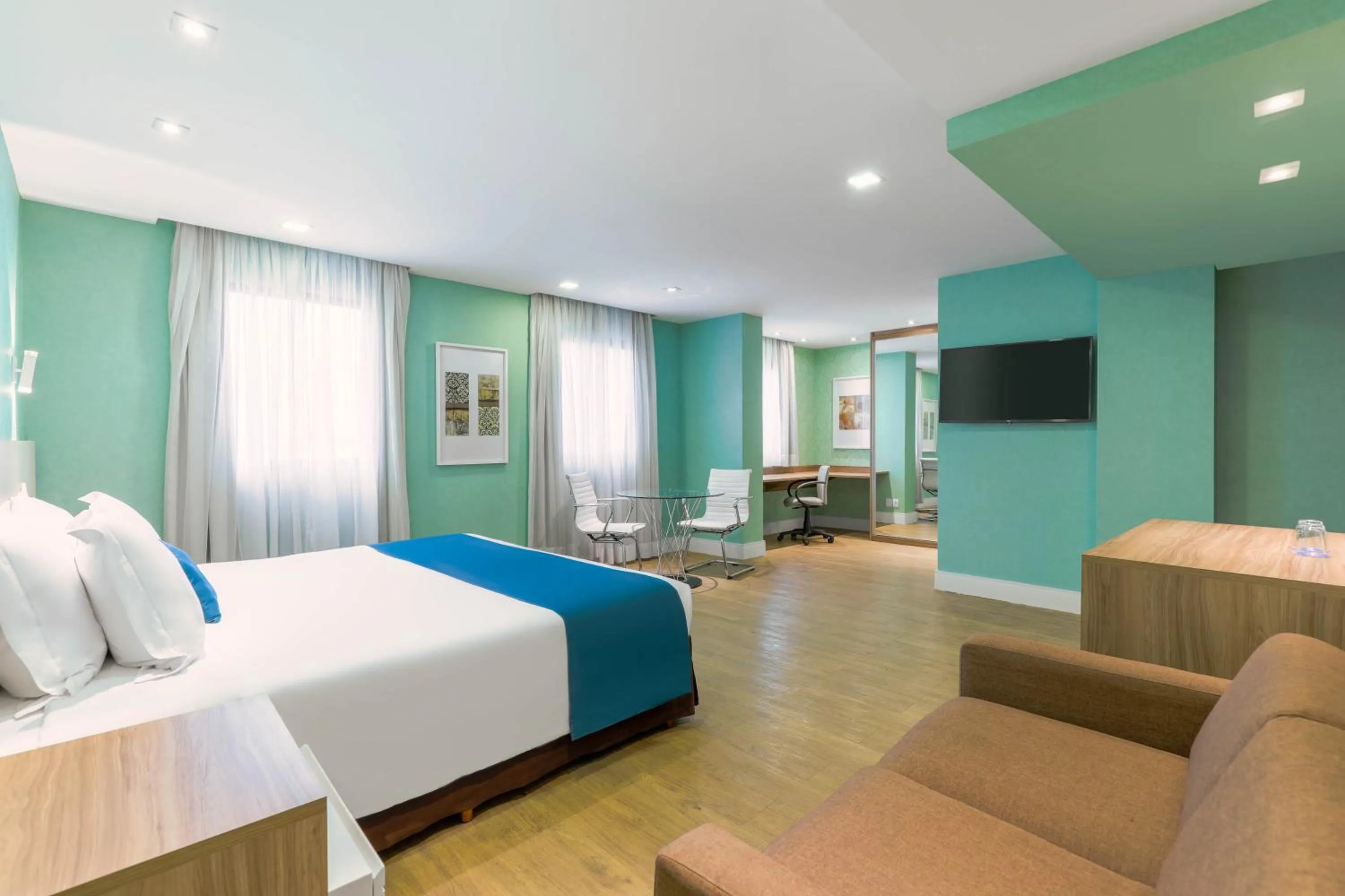 Bed in Wyndham Sao Paulo Ibirapuera Convention Plaza