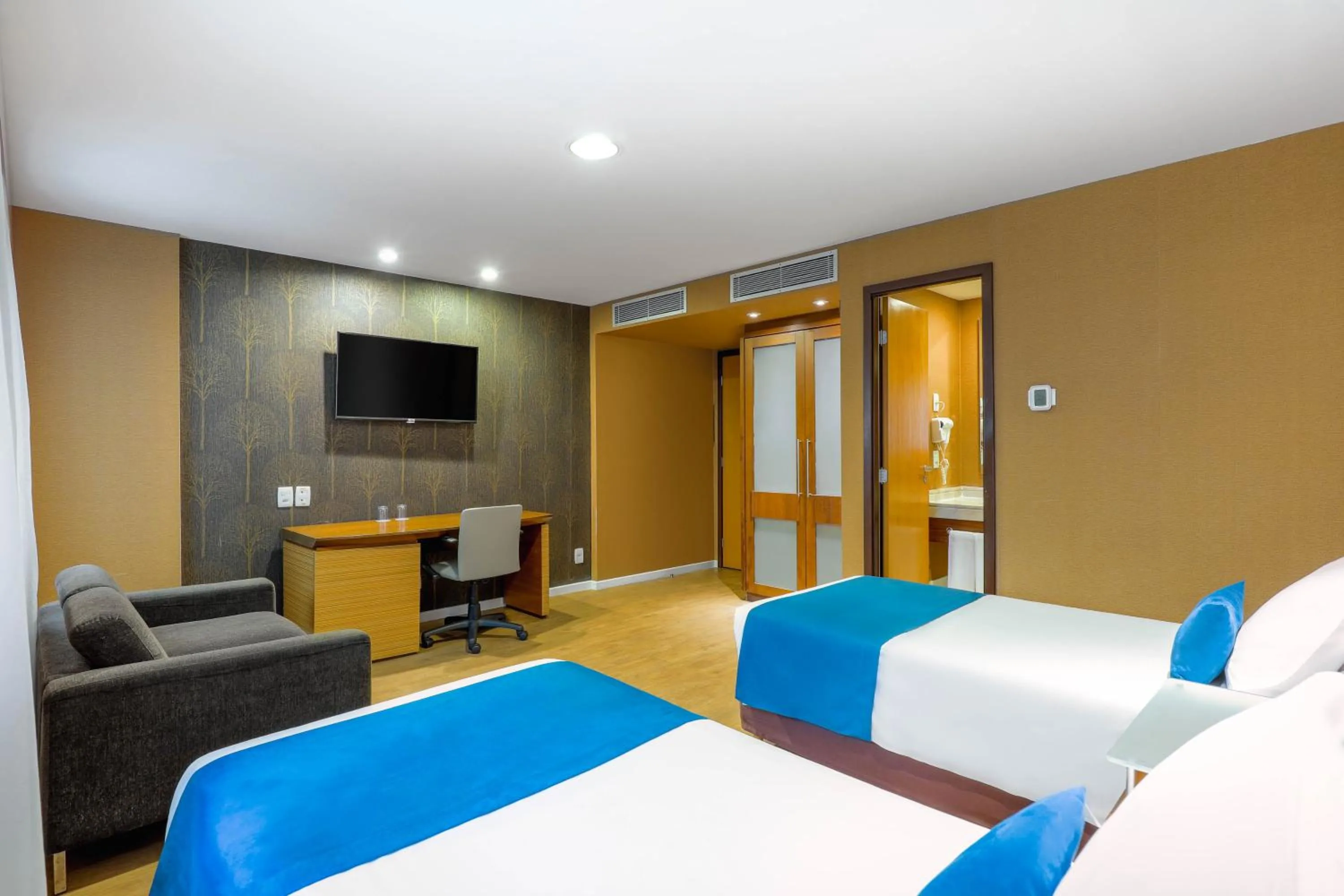 Bed in Wyndham Sao Paulo Ibirapuera Convention Plaza