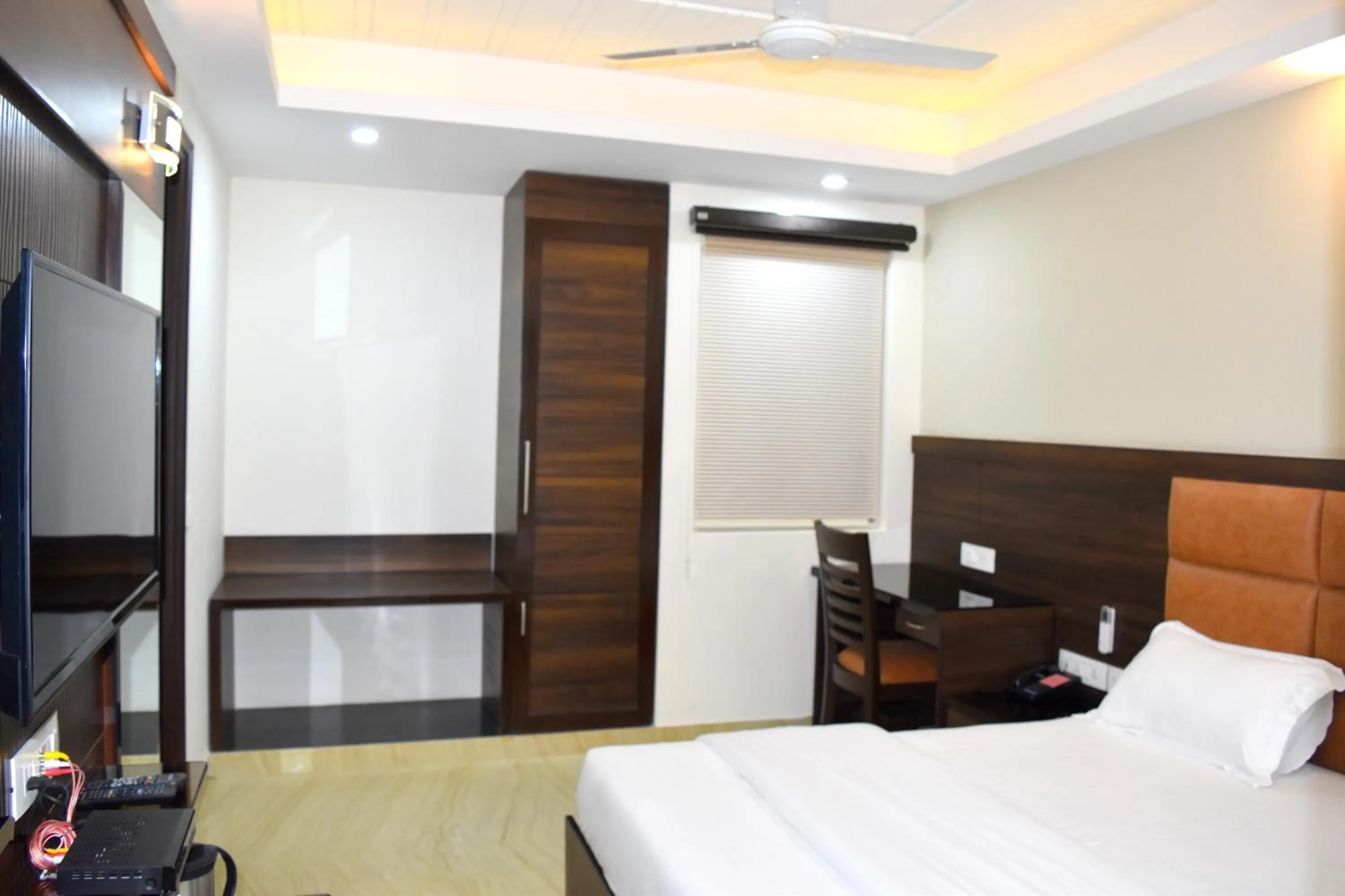 Photo of the whole room, Bed in Hotel Tara Palace Redfort