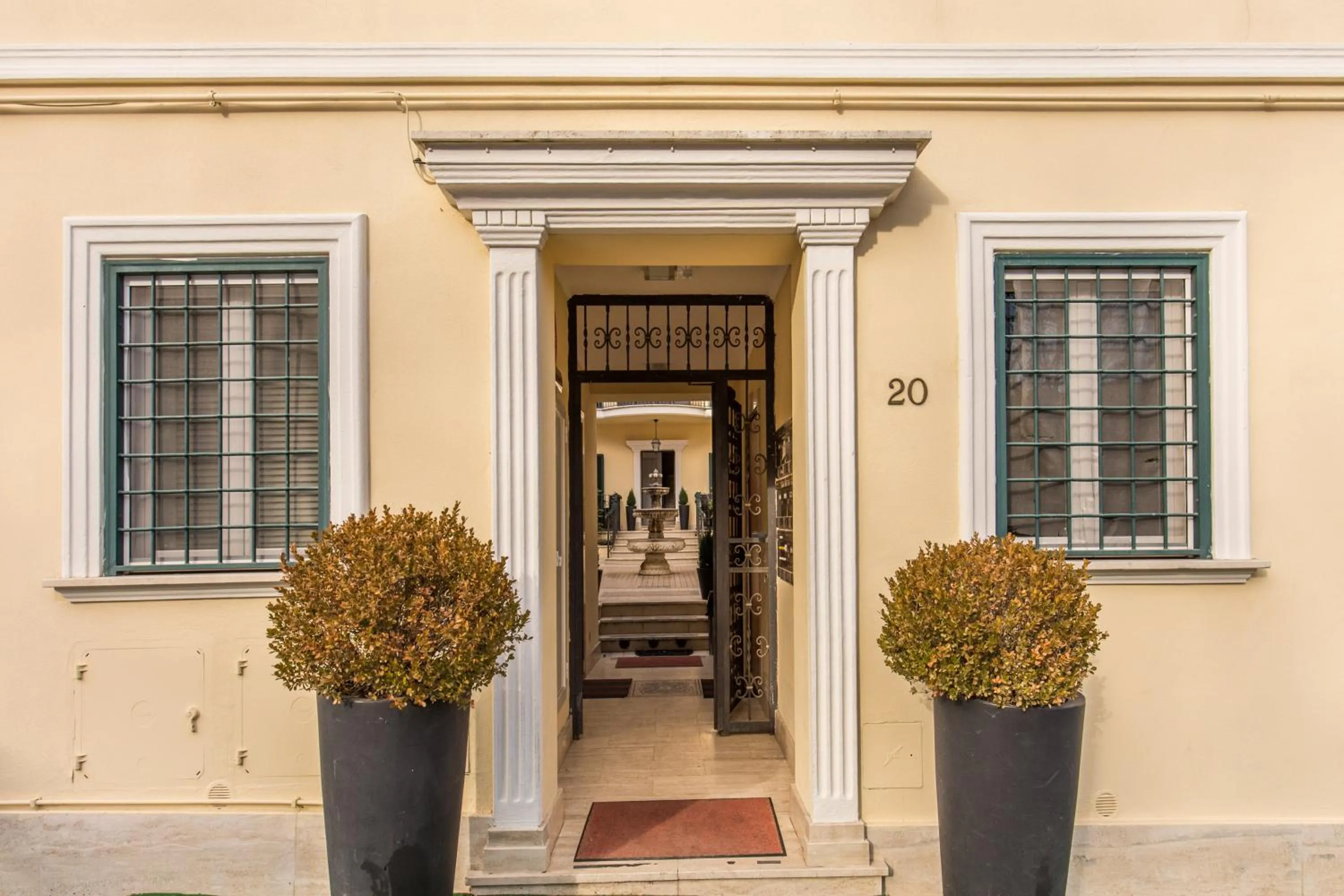 Facade/entrance in Aurelia Vatican Apartments