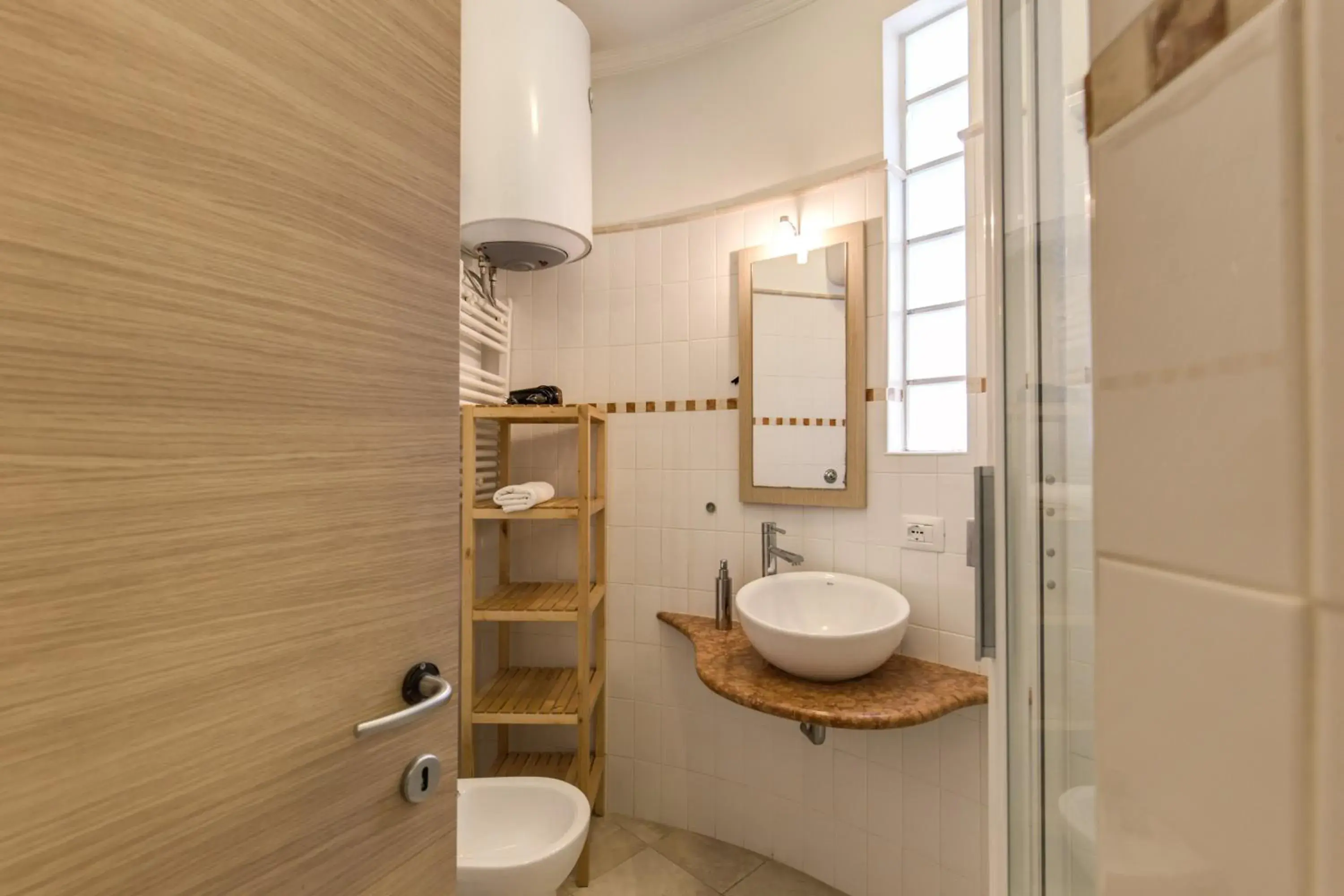 Toilet in Aurelia Vatican Apartments Toilet in Aurelia Vatican Apartments