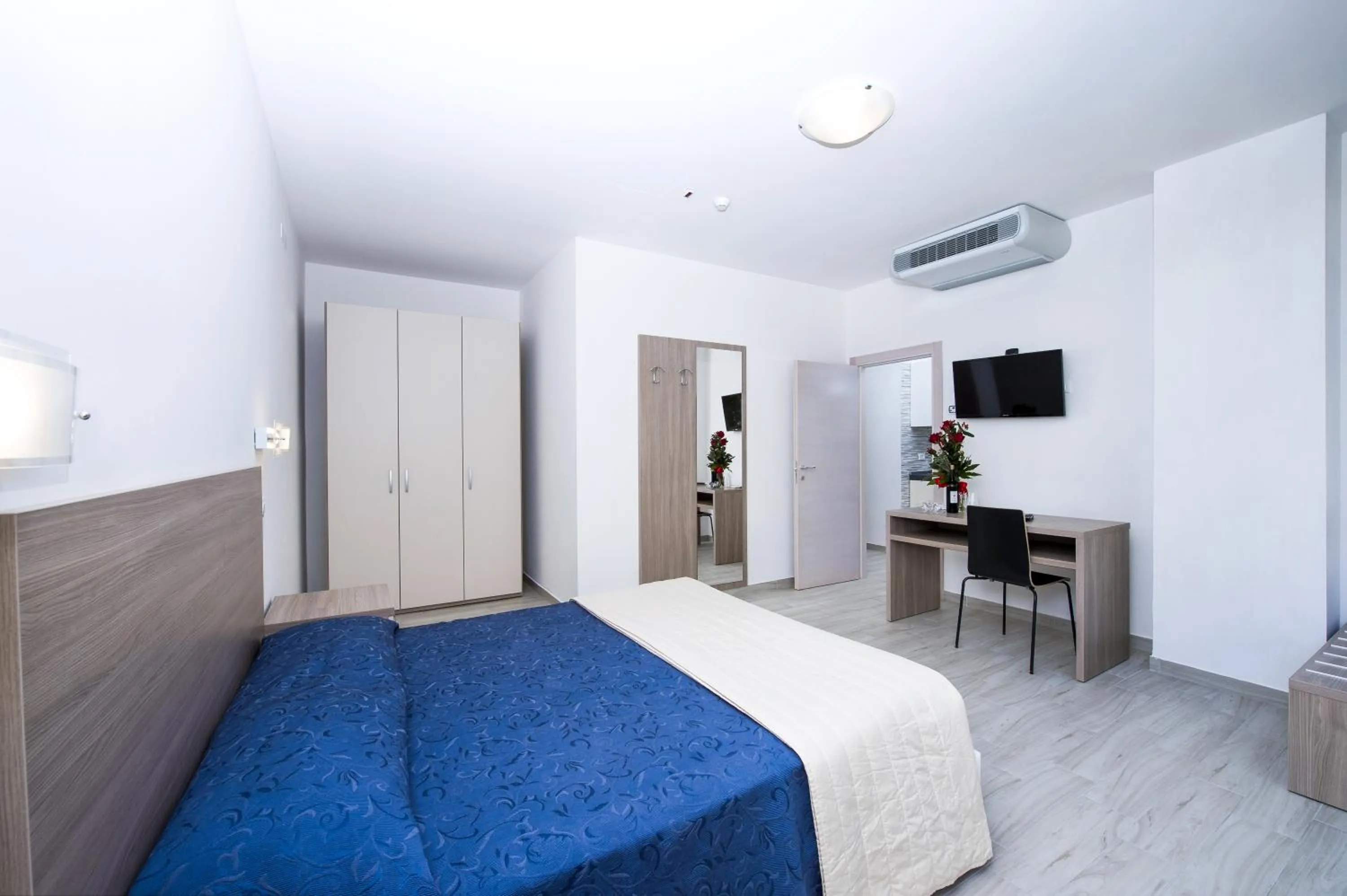 Bedroom, Bed in Ciccio Hotel