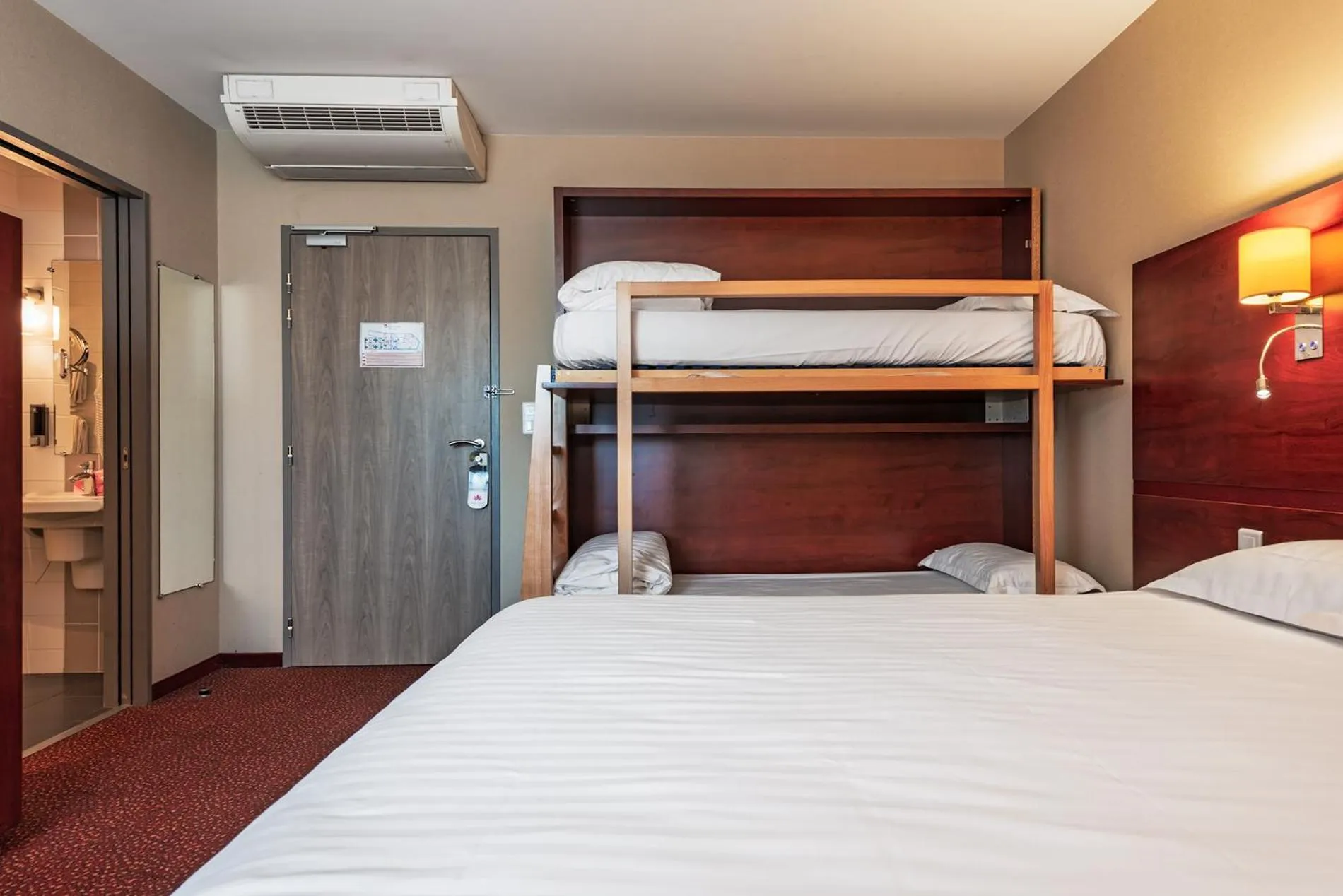 bunk bed, Bed in Park Hôtel & Appartements